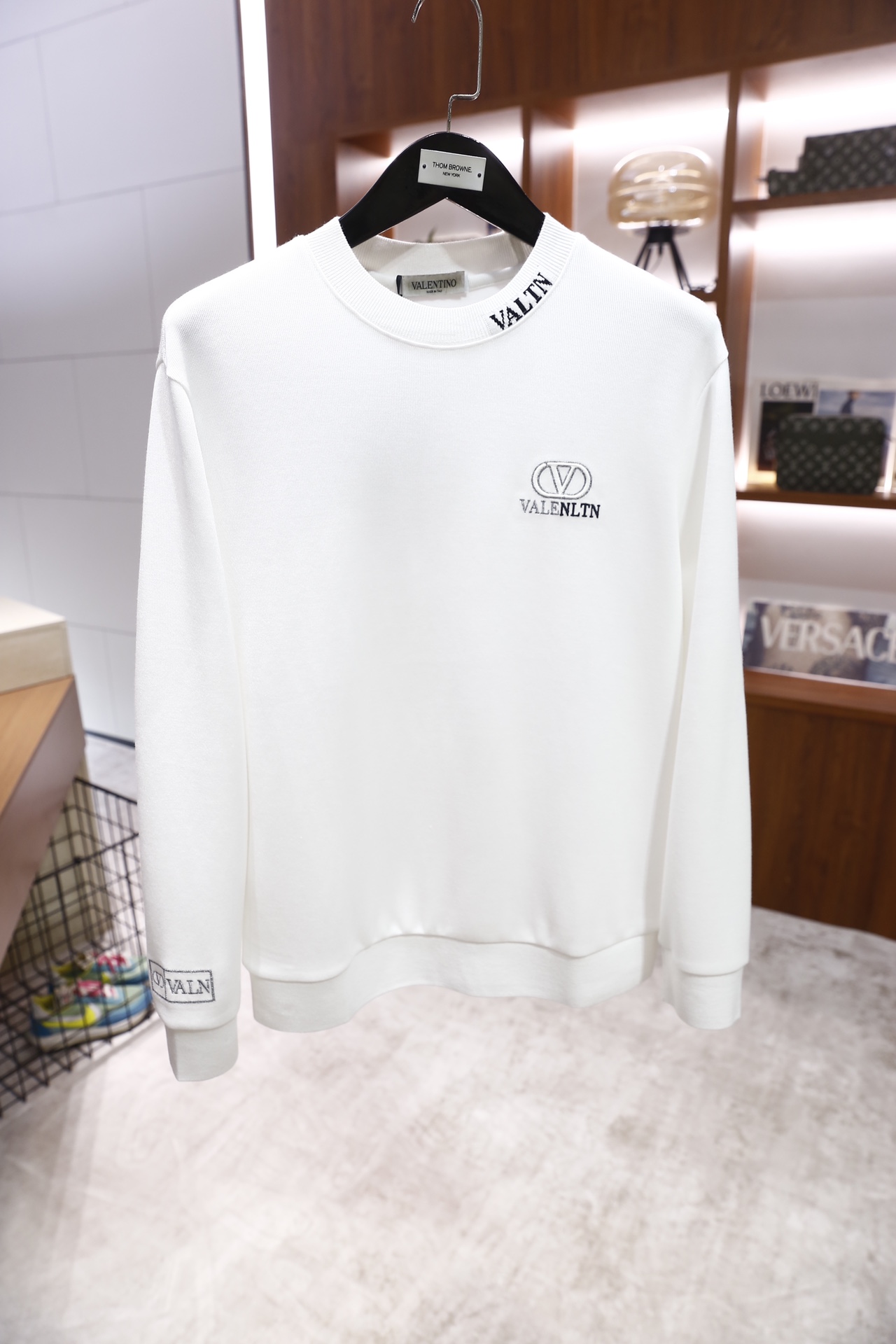 🔥Valent*no/华伦天奴.25秋冬新款男士圆领卫衣👍采用舒适棉面料打造，质感柔软且挺括。奢华经典品