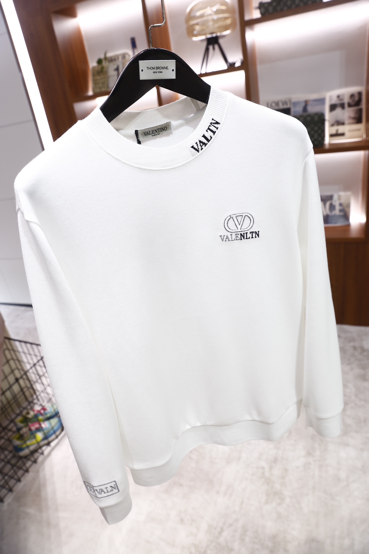 🔥Valent*no/华伦天奴.25秋冬新款男士圆领卫衣👍采用舒适棉面料打造，质感柔软且挺括。奢华经典品