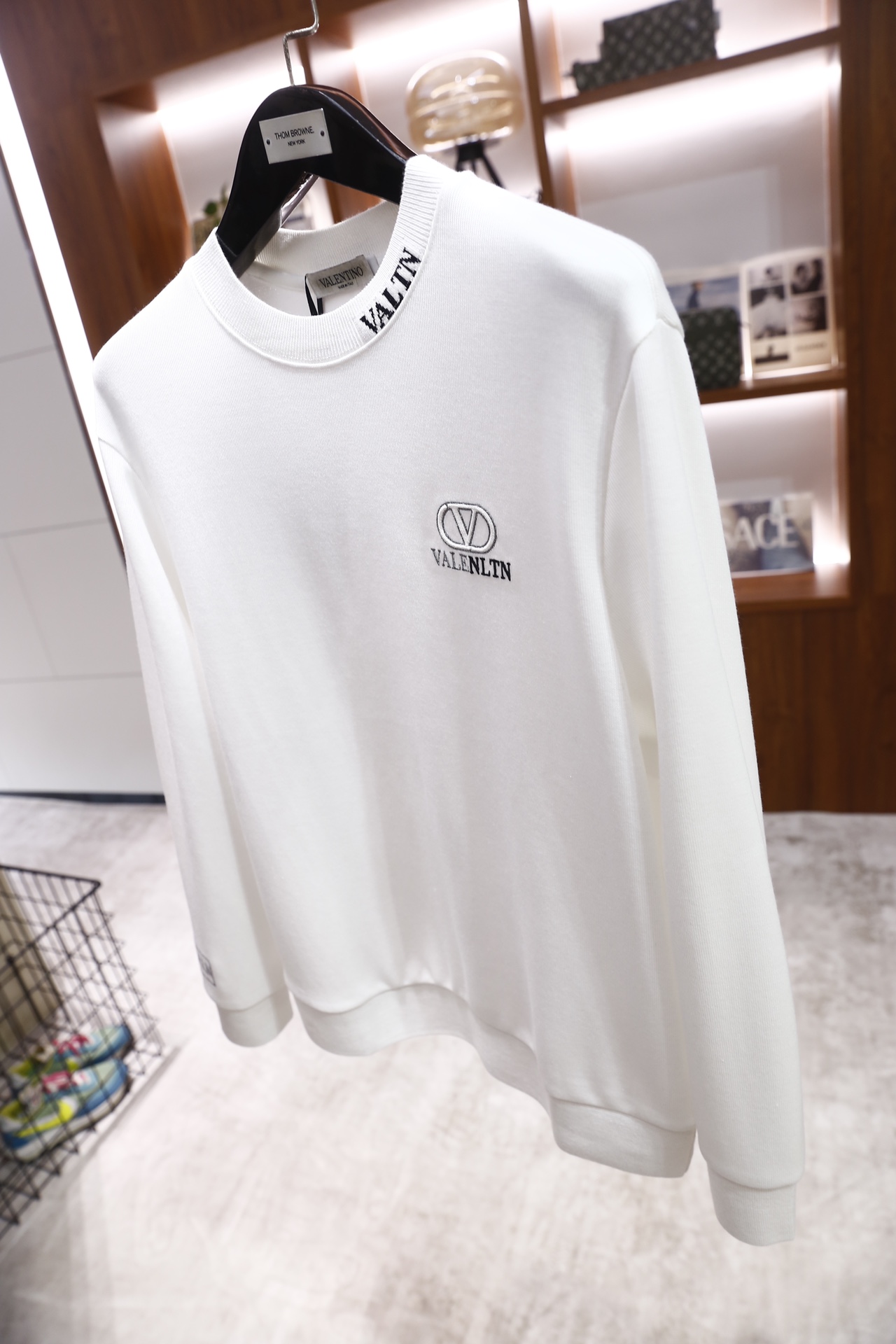 🔥Valent*no/华伦天奴.25秋冬新款男士圆领卫衣👍采用舒适棉面料打造，质感柔软且挺括。奢华经典品