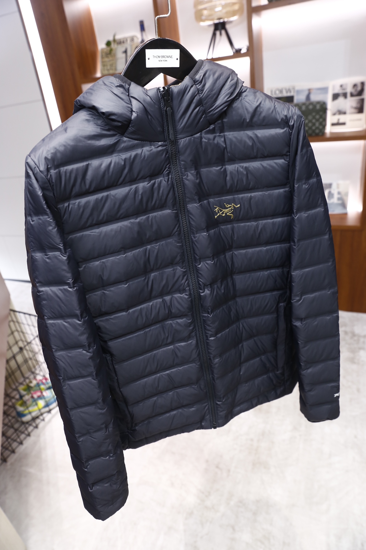 🔥始祖鸟/Arc'teryx.2025秋冬新品！时尚男士双面可穿轻薄羽绒服采用羽绒填充，兼具户外功能性与