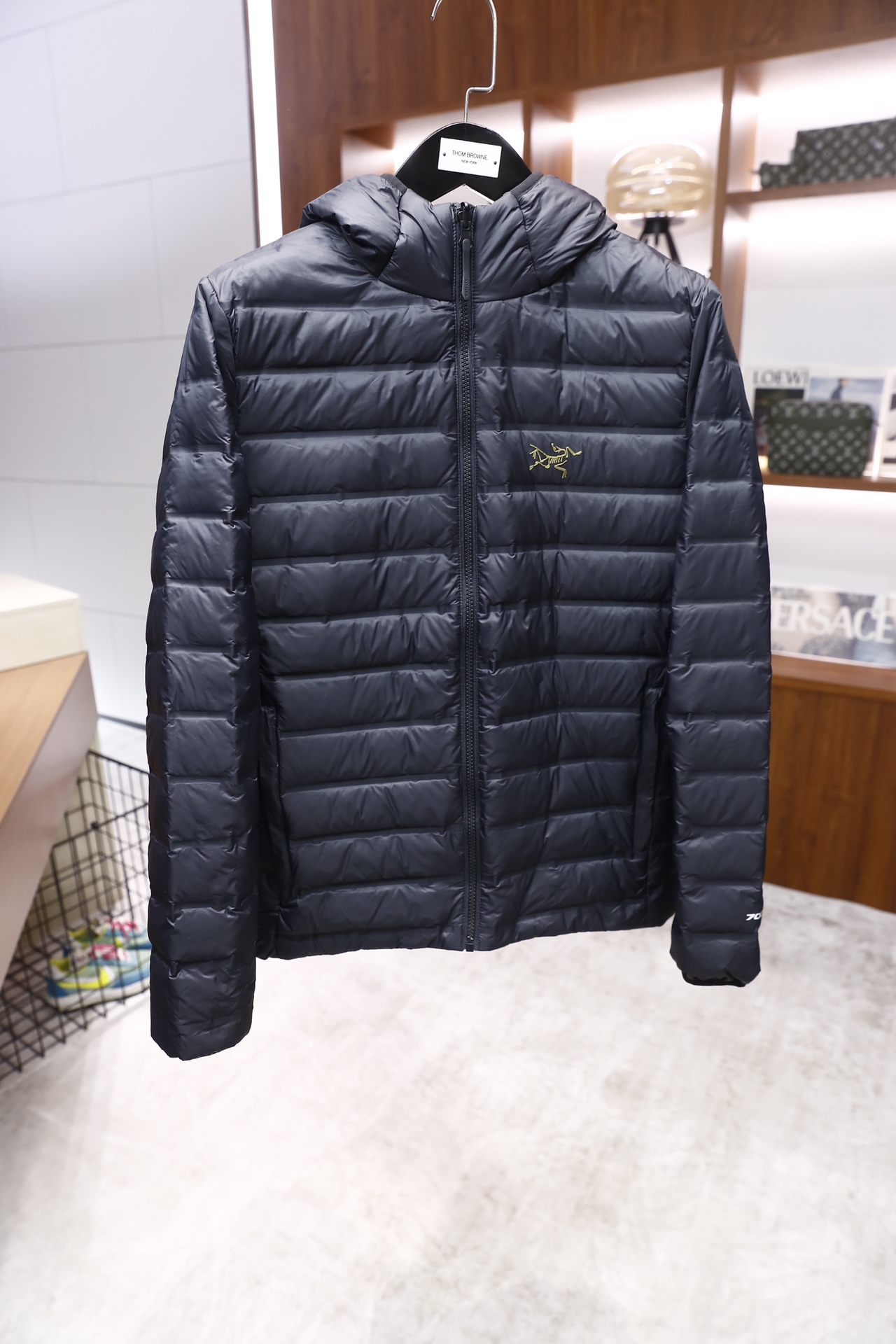 🔥始祖鸟/Arc'teryx.2025秋冬新品！时尚男士双面可穿轻薄羽绒服采用羽绒填充，兼具户外功能性与