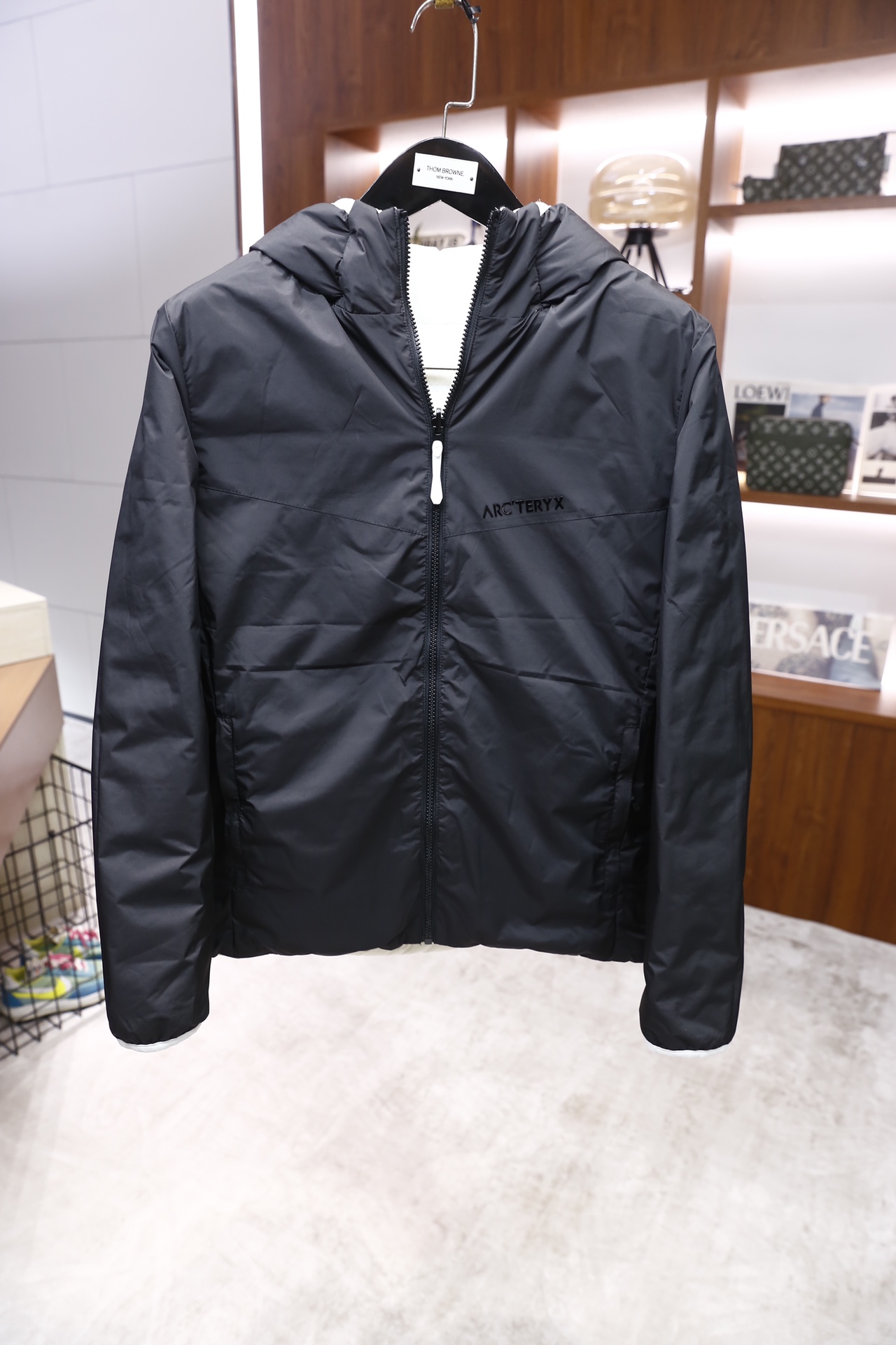 🔥始祖鸟/Arc'teryx.2025秋冬新品！时尚男士双面可穿轻薄羽绒服采用羽绒填充，兼具户外功能性与