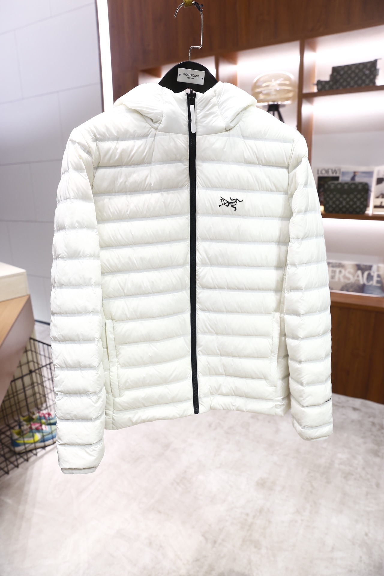 🔥始祖鸟/Arc'teryx.2025秋冬新品！时尚男士双面可穿轻薄羽绒服采用羽绒填充，兼具户外功能性与