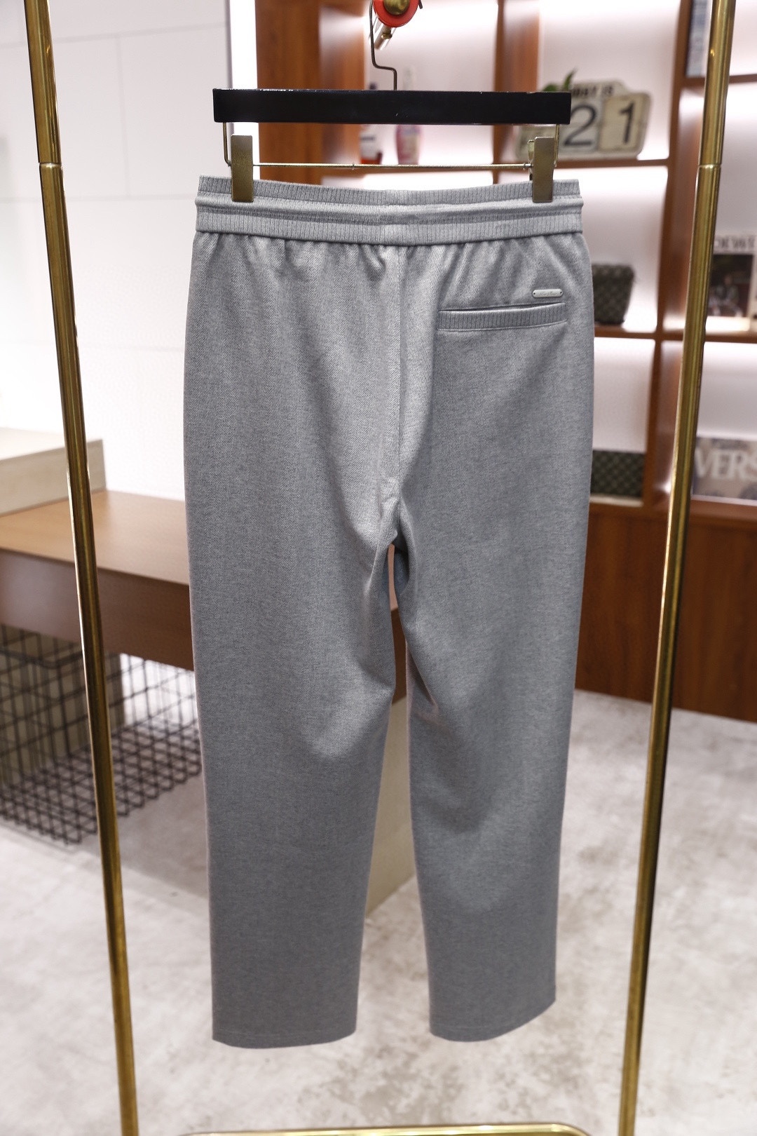 🔥lP🆕.25秋冬时尚新品男士休闲裤🆕采用舒适保暖面料，奢华经典品牌字母LOGO元素设计 上身随意舒服！