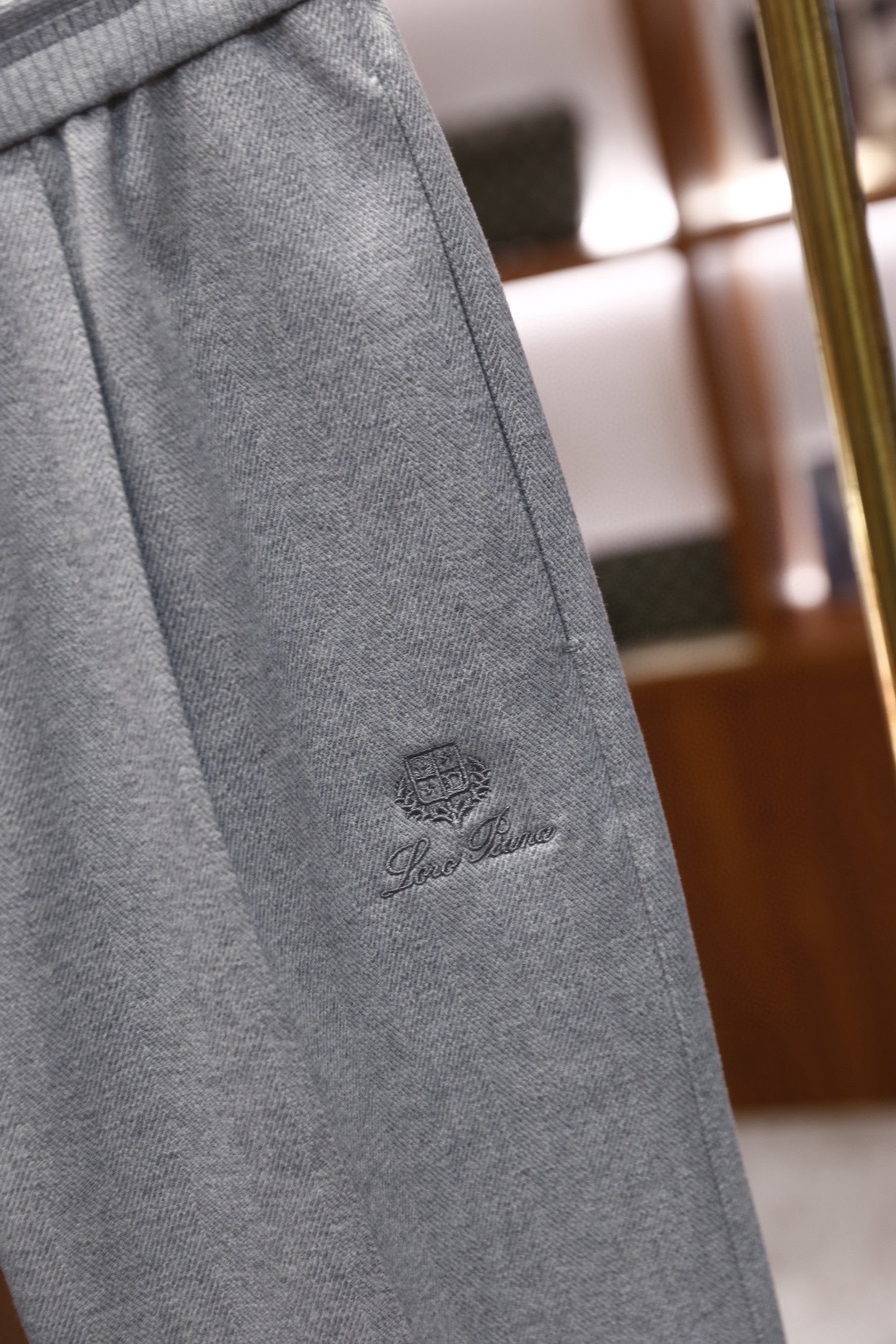 🔥lP🆕.25秋冬时尚新品男士休闲裤🆕采用舒适保暖面料，奢华经典品牌字母LOGO元素设计 上身随意舒服！