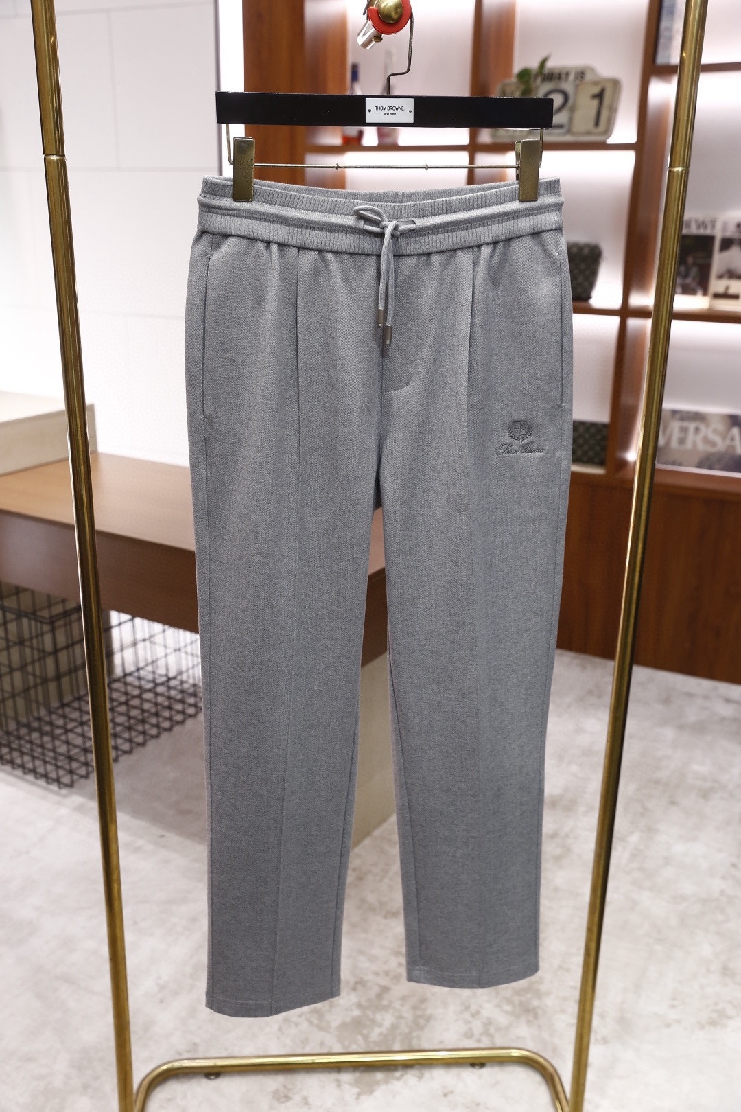 🔥lP🆕.25秋冬时尚新品男士休闲裤🆕采用舒适保暖面料，奢华经典品牌字母LOGO元素设计 上身随意舒服！