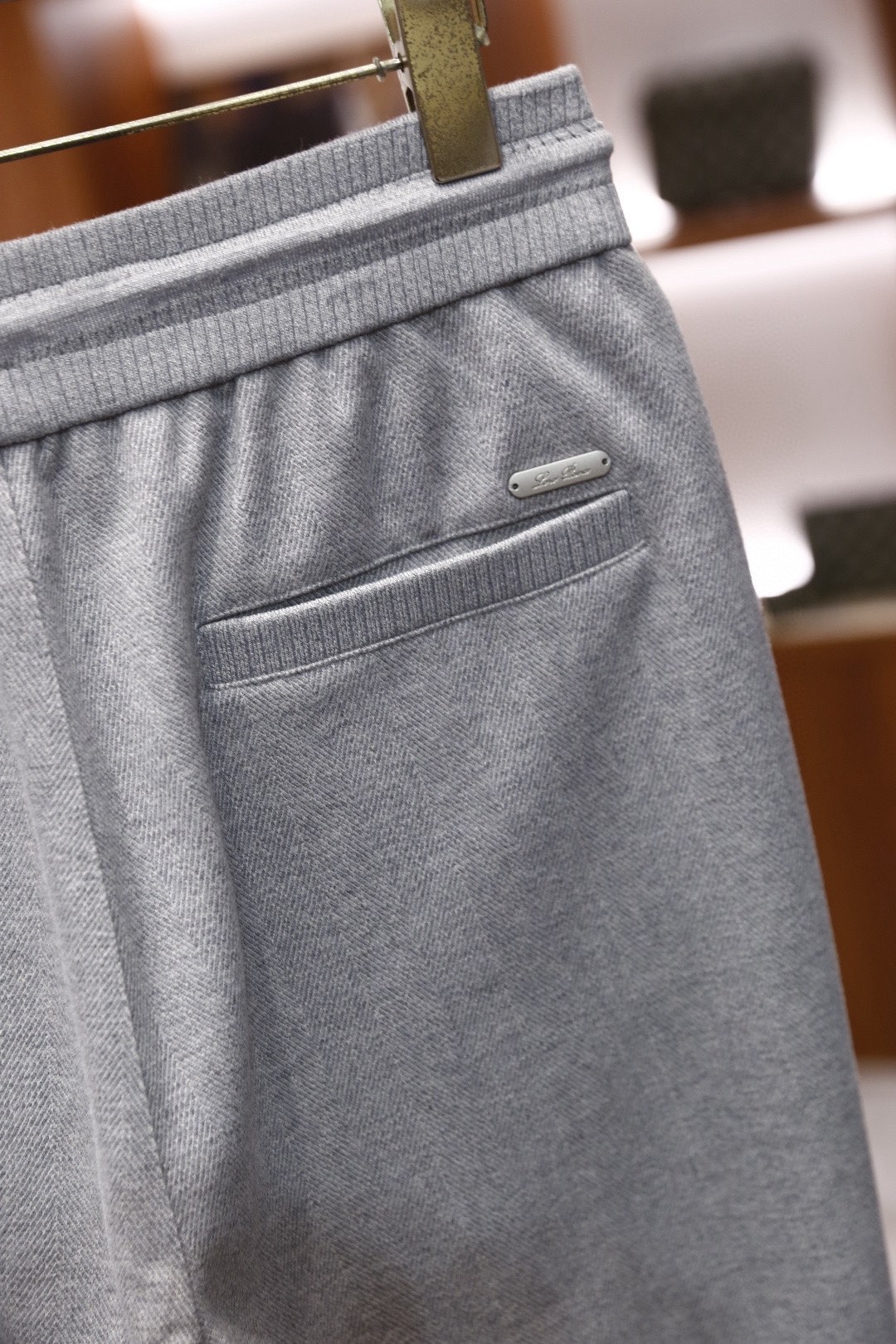 🔥lP🆕.25秋冬时尚新品男士休闲裤🆕采用舒适保暖面料，奢华经典品牌字母LOGO元素设计 上身随意舒服！