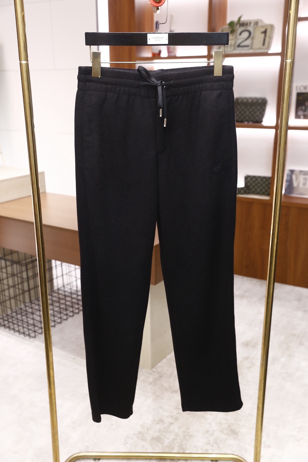 🔥lP🆕.25秋冬时尚新品男士休闲裤🆕采用舒适保暖面料，奢华经典品牌字母LOGO元素设计 上身随意舒服！