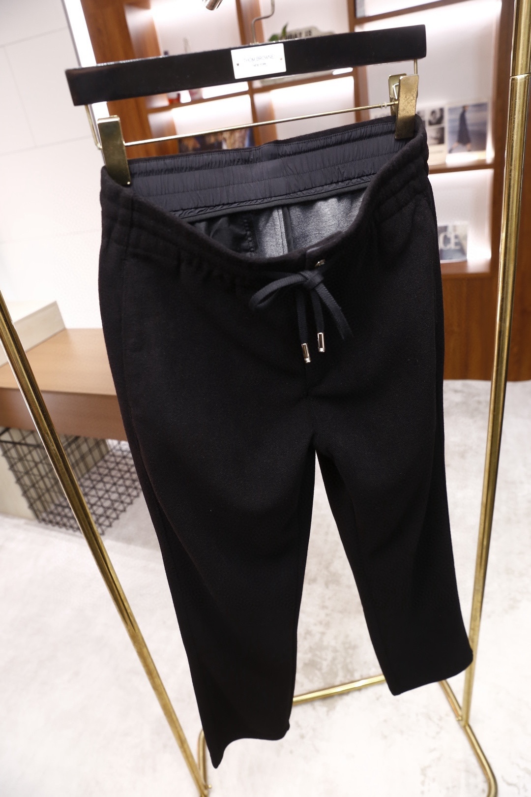 🔥lP🆕.25秋冬时尚新品男士休闲裤🆕采用舒适保暖面料，奢华经典品牌字母LOGO元素设计 上身随意舒服！