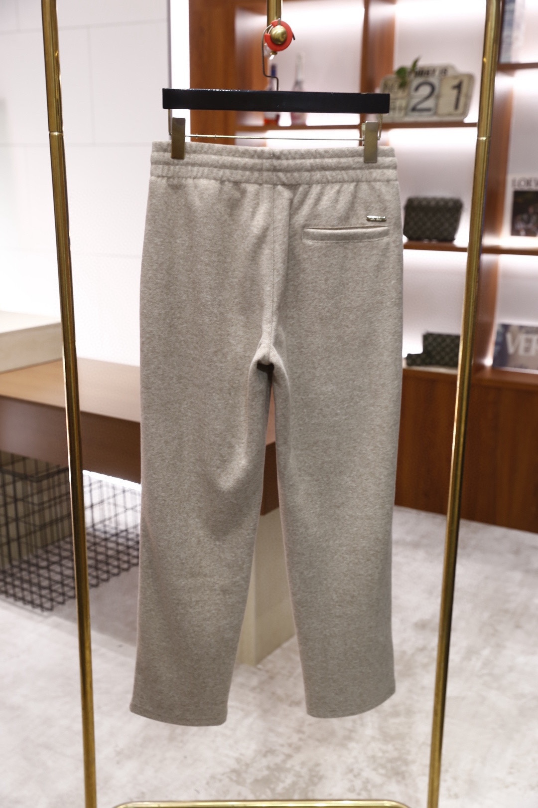 🔥lP🆕.25秋冬时尚新品男士休闲裤🆕采用舒适保暖面料，奢华经典品牌字母LOGO元素设计 上身随意舒服！