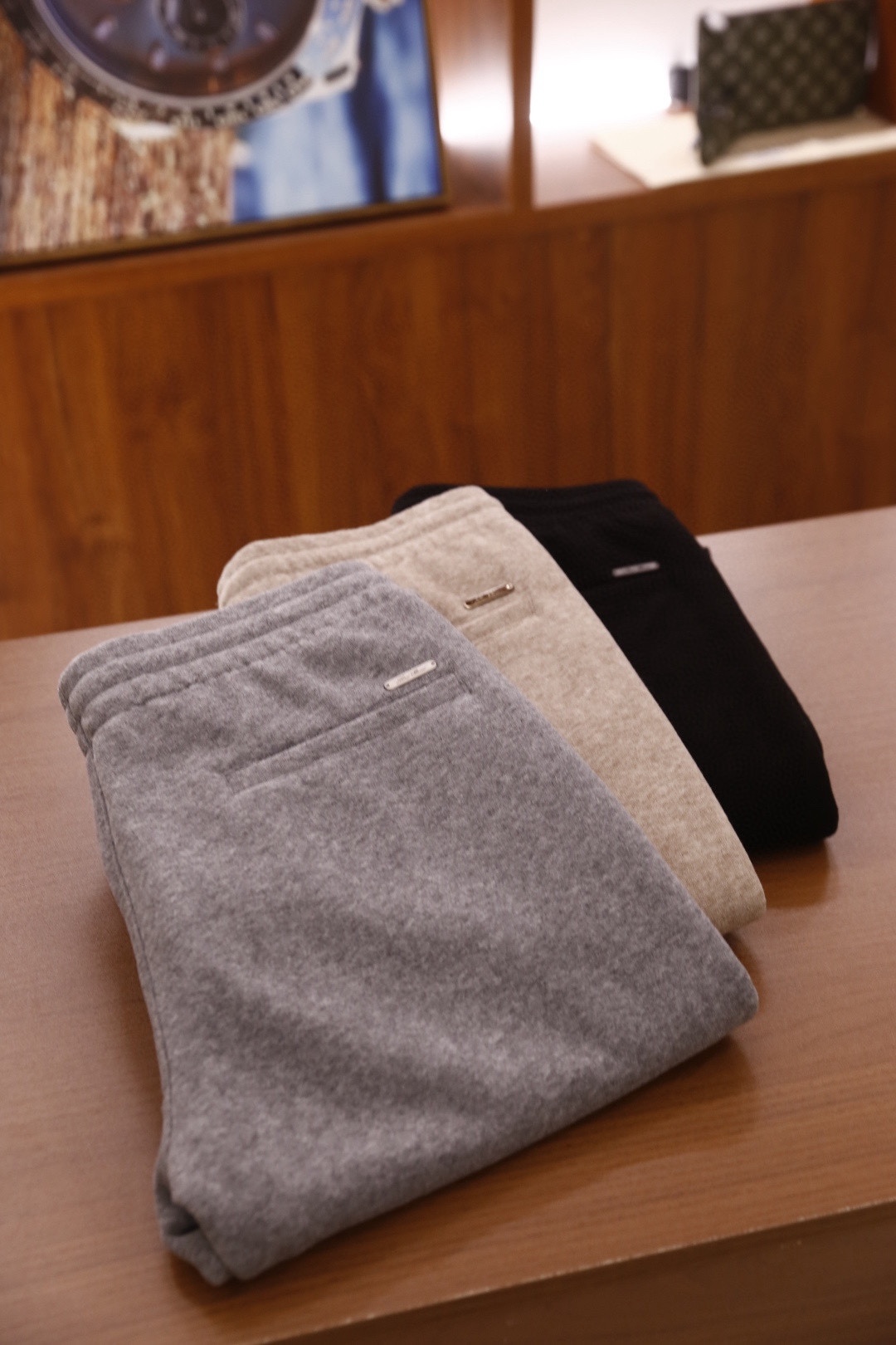 🔥lP🆕.25秋冬时尚新品男士休闲裤🆕采用舒适保暖面料，奢华经典品牌字母LOGO元素设计 上身随意舒服！