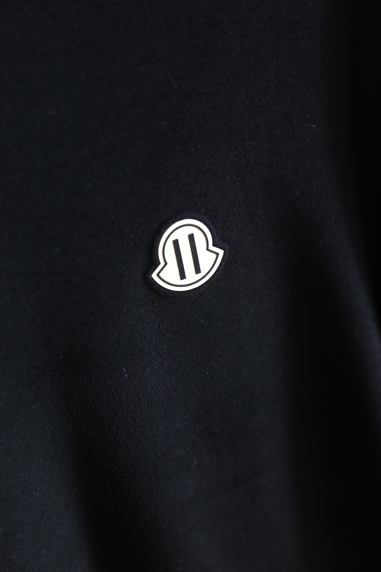 🔥蒙口/Mon*ler.25秋冬新品！男士经典百搭半高领长袖上衣，采用莱赛尔、棉与山羊绒混纺面料制作，融