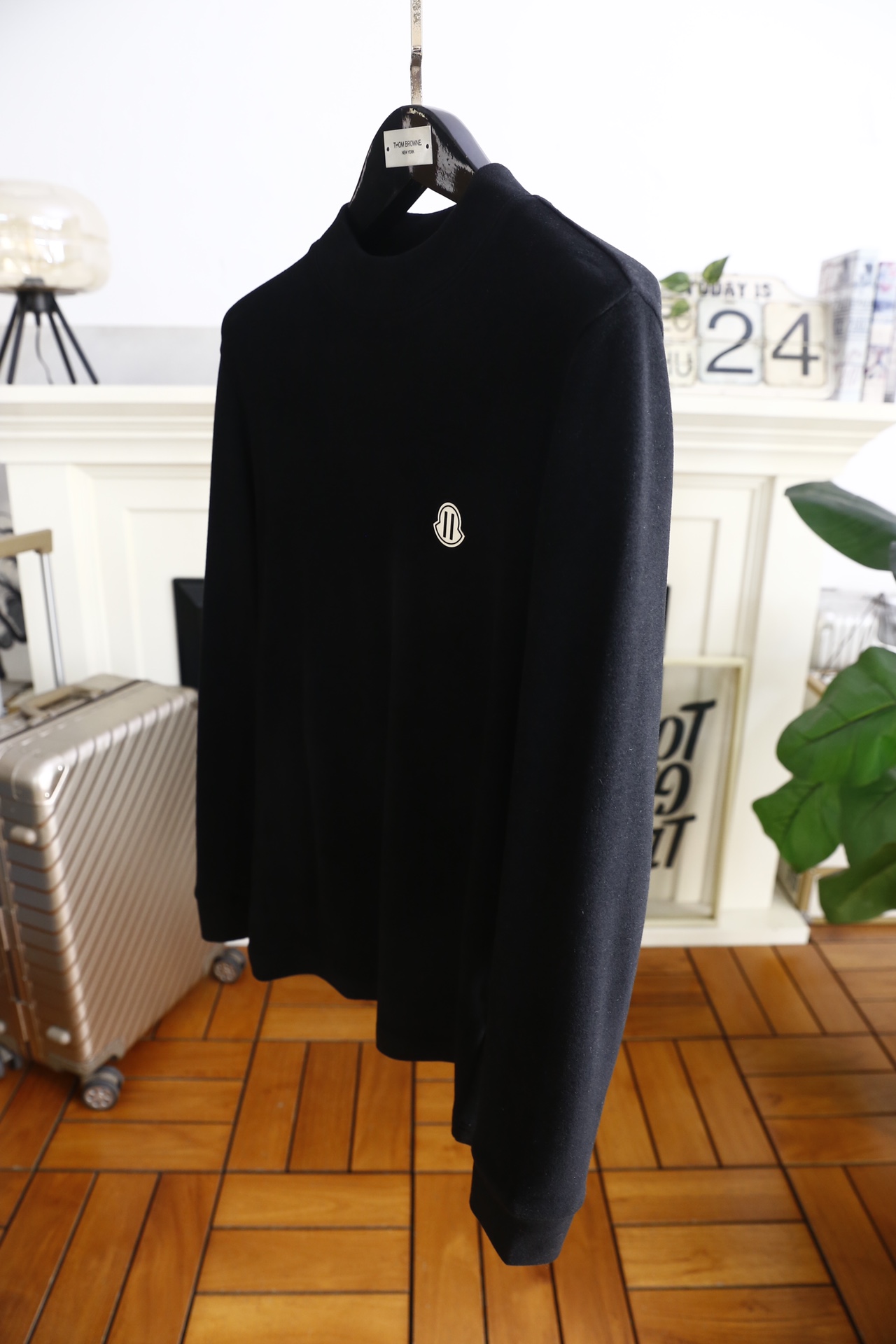 🔥蒙口/Mon*ler.25秋冬新品！男士经典百搭半高领长袖上衣，采用莱赛尔、棉与山羊绒混纺面料制作，融