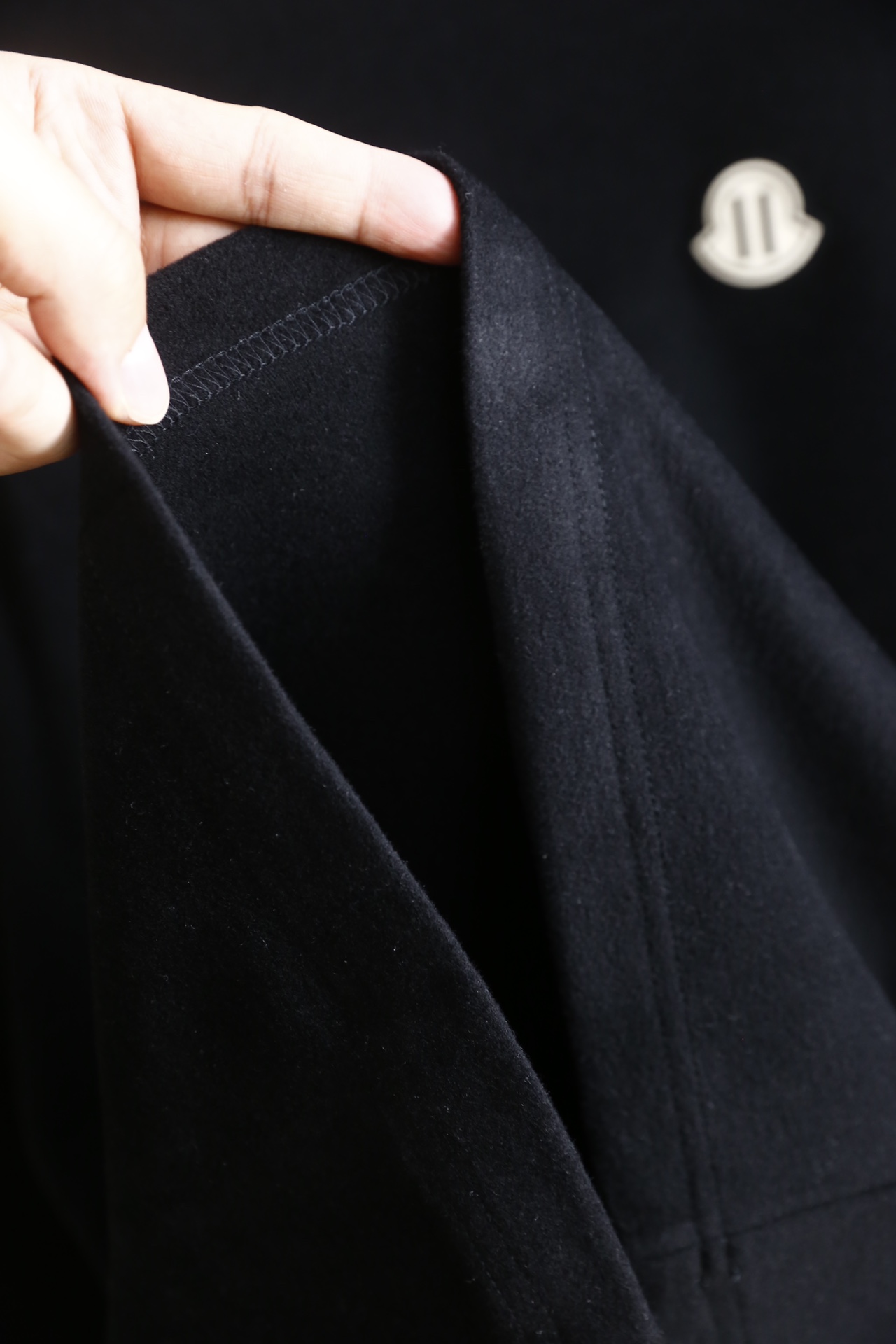 🔥蒙口/Mon*ler.25秋冬新品！男士经典百搭半高领长袖上衣，采用莱赛尔、棉与山羊绒混纺面料制作，融