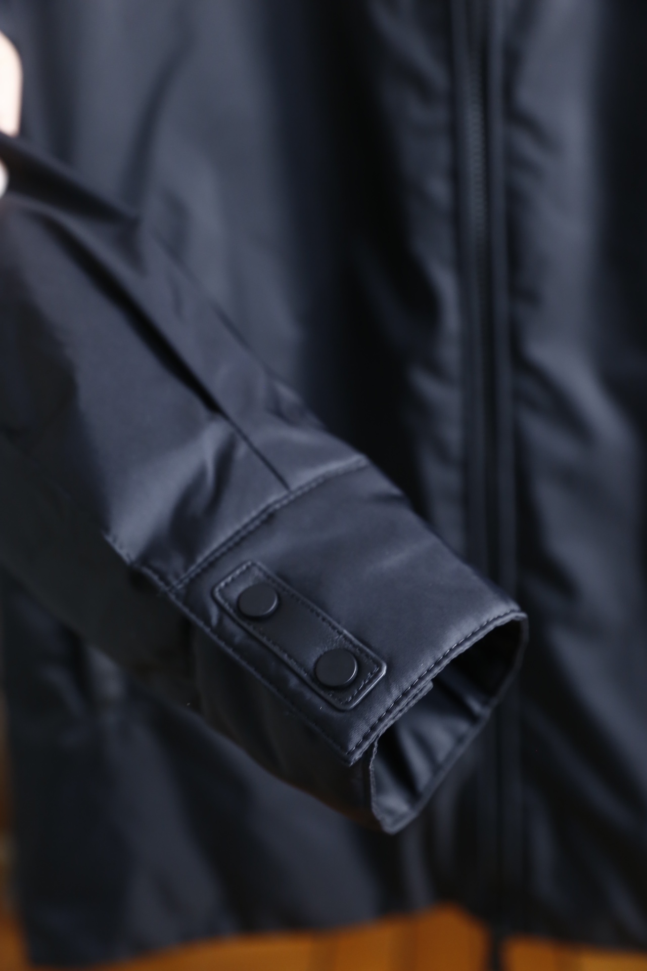 🔥杰尼亚.25秋冬新款！时尚男士连帽夹克式羽绒服，采用白鸭绒填充，绒朵蓬松且保暖性出众，外层选用光滑细腻