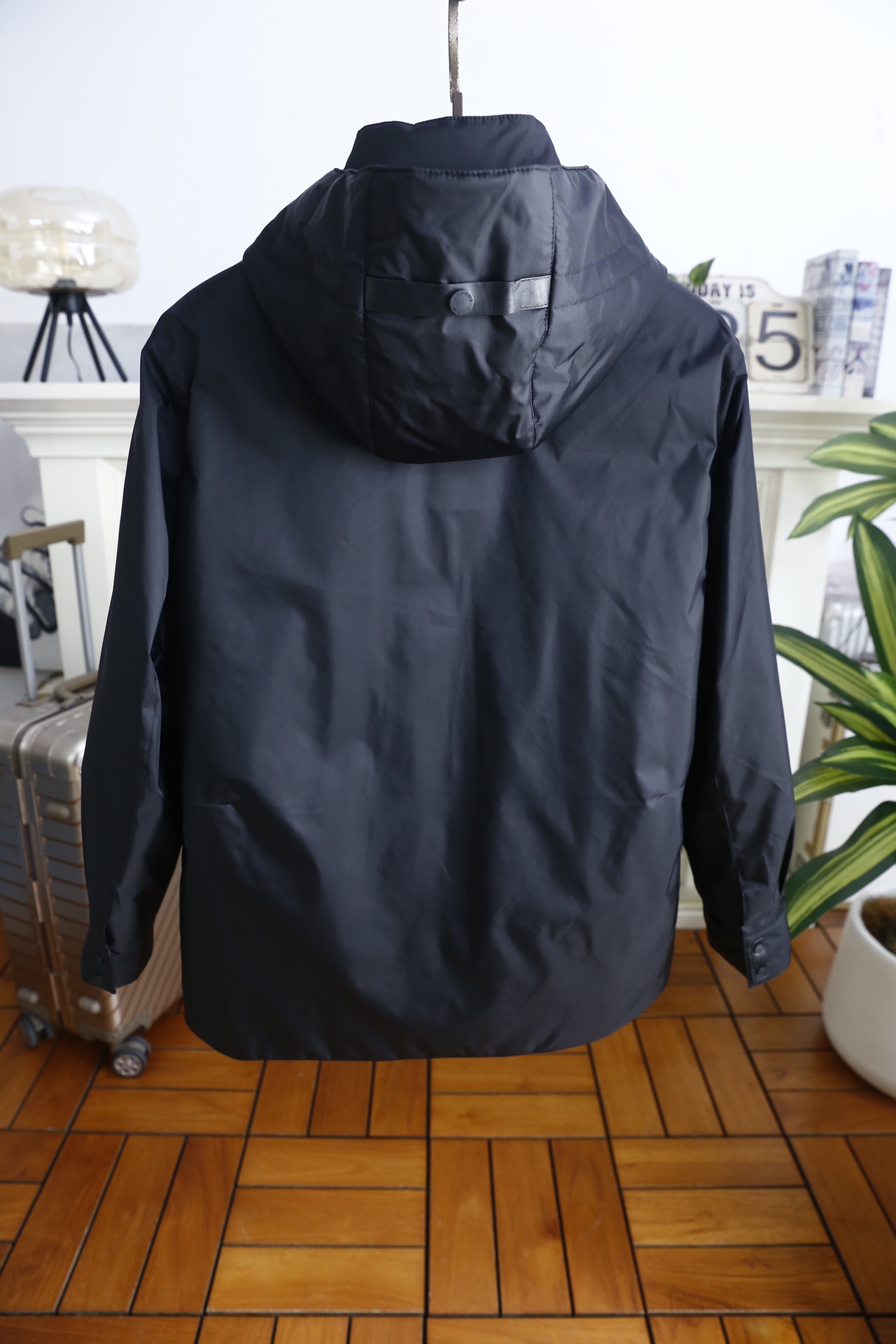 🔥杰尼亚.25秋冬新款！时尚男士连帽夹克式羽绒服，采用白鸭绒填充，绒朵蓬松且保暖性出众，外层选用光滑细腻