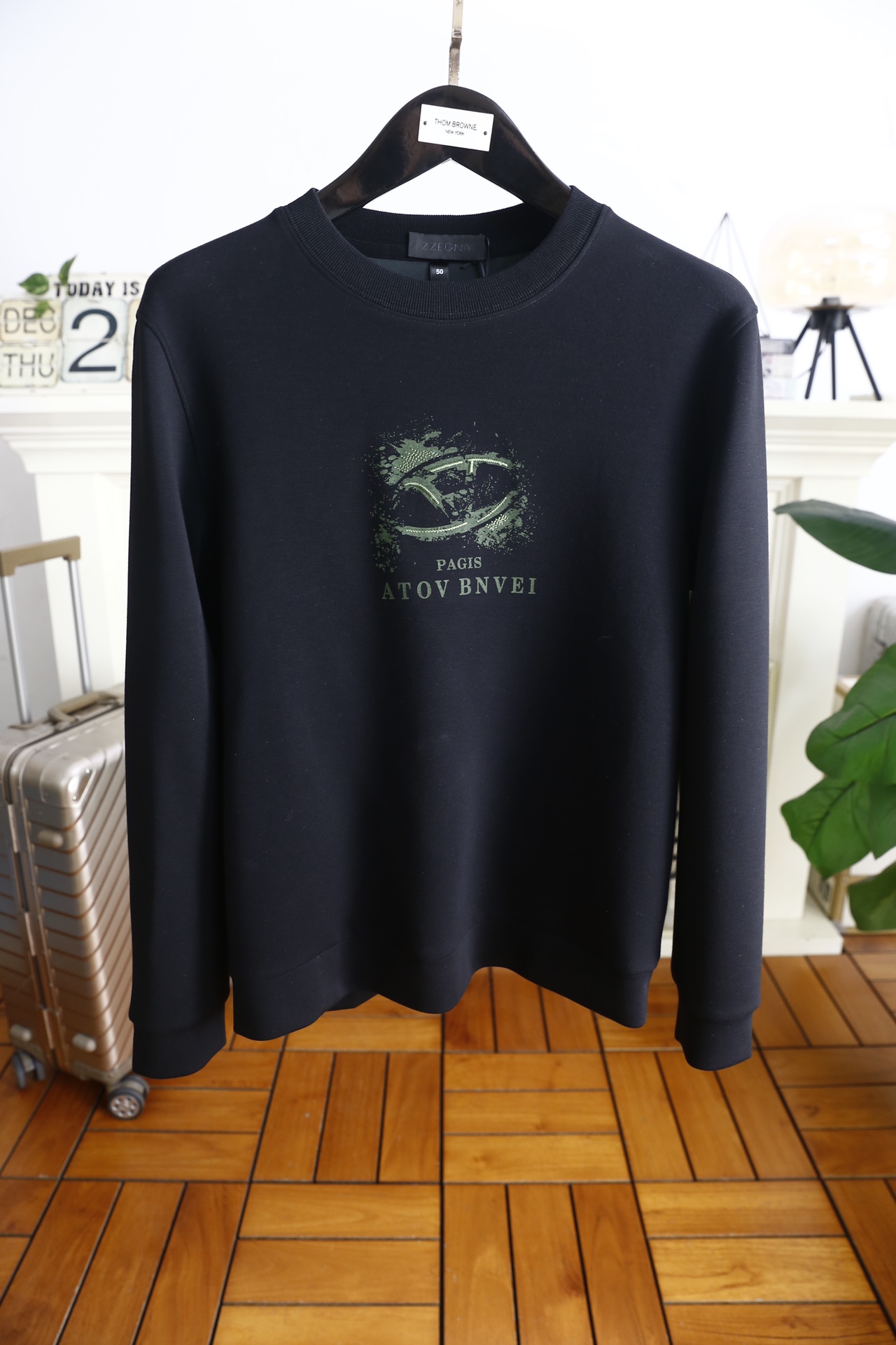 🔥杰尼亚.25秋冬新品！时尚男士百搭圆领长袖卫衣，以聚酯纤维面料打造，面料具备良好的抗皱性与耐磨性，触感