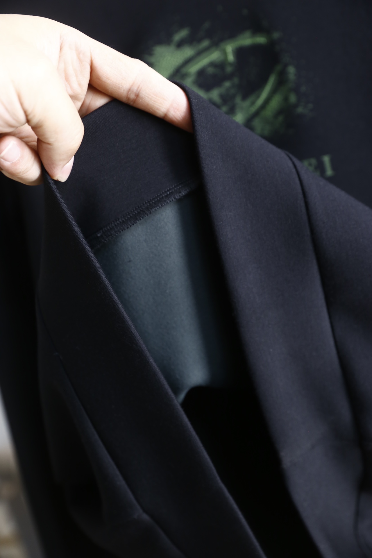 🔥杰尼亚.25秋冬新品！时尚男士百搭圆领长袖卫衣，以聚酯纤维面料打造，面料具备良好的抗皱性与耐磨性，触感