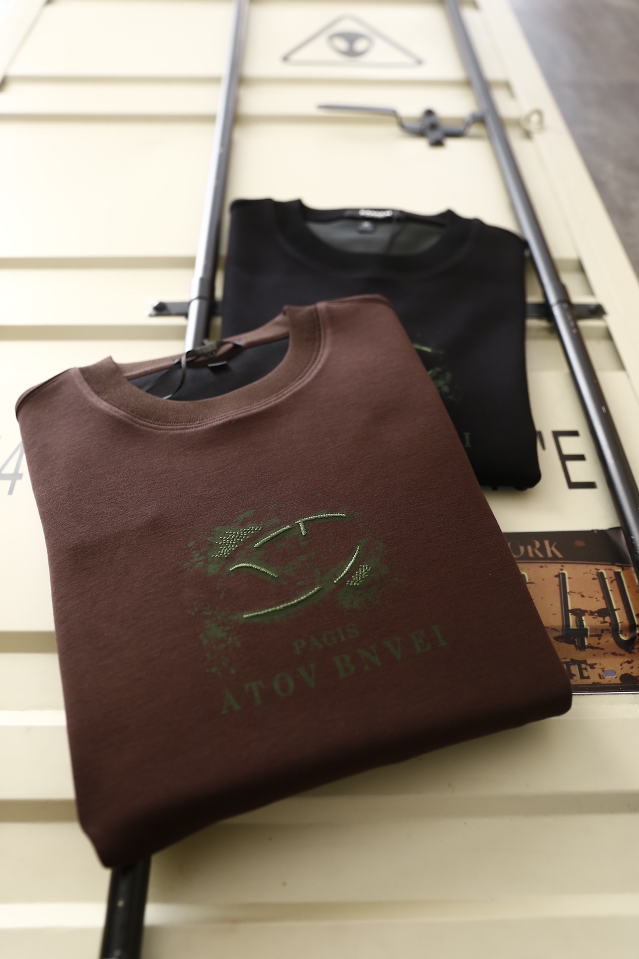 🔥杰尼亚.25秋冬新品！时尚男士百搭圆领长袖卫衣，以聚酯纤维面料打造，面料具备良好的抗皱性与耐磨性，触感