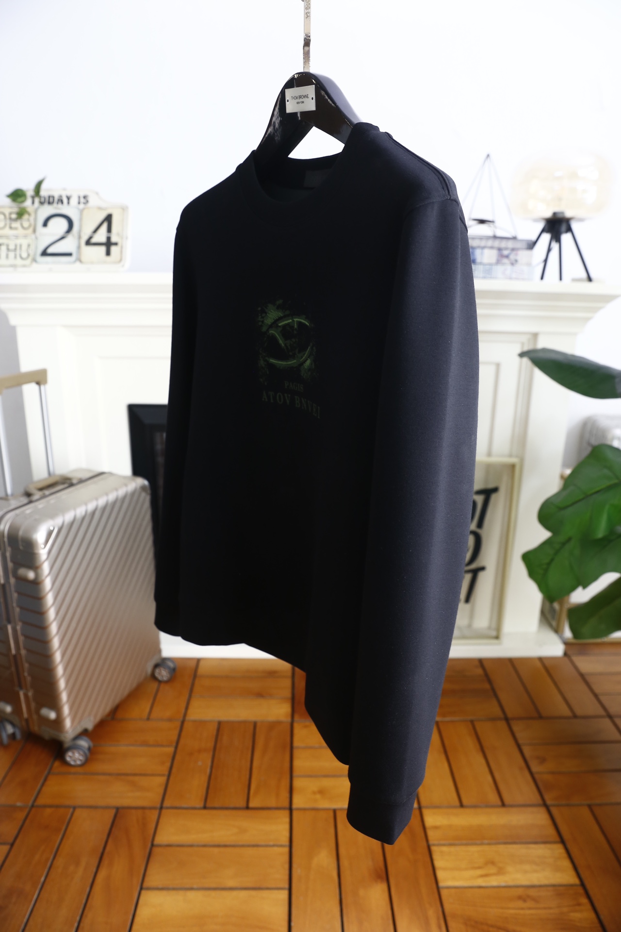 🔥杰尼亚.25秋冬新品！时尚男士百搭圆领长袖卫衣，以聚酯纤维面料打造，面料具备良好的抗皱性与耐磨性，触感