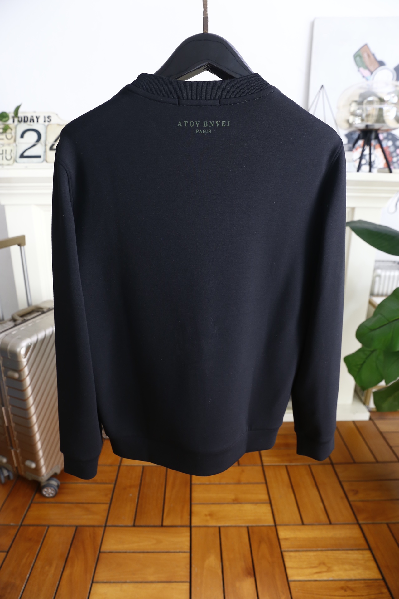 🔥杰尼亚.25秋冬新品！时尚男士百搭圆领长袖卫衣，以聚酯纤维面料打造，面料具备良好的抗皱性与耐磨性，触感