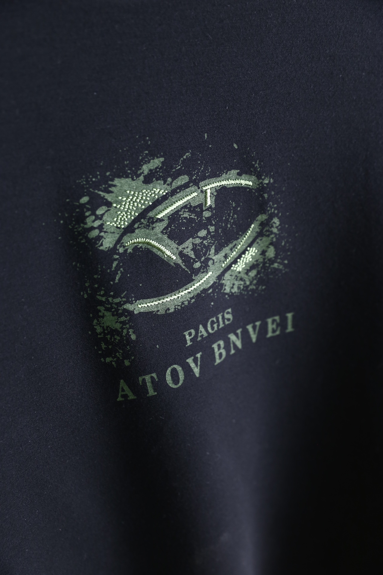 🔥杰尼亚.25秋冬新品！时尚男士百搭圆领长袖卫衣，以聚酯纤维面料打造，面料具备良好的抗皱性与耐磨性，触感