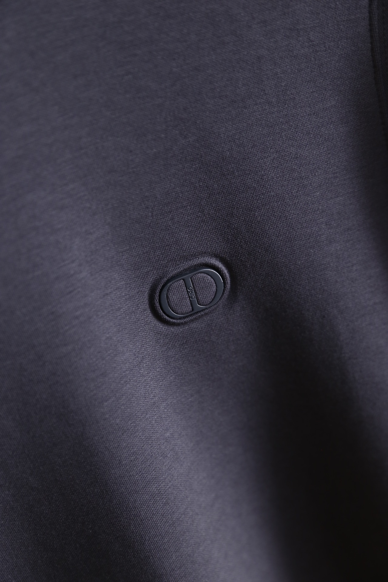 🔥迪奥.25秋冬新品！时尚男士百搭半高领长袖上衣，采用莫代尔精梳棉与羊毛混纺面料制作，融合莫代尔的柔软垂