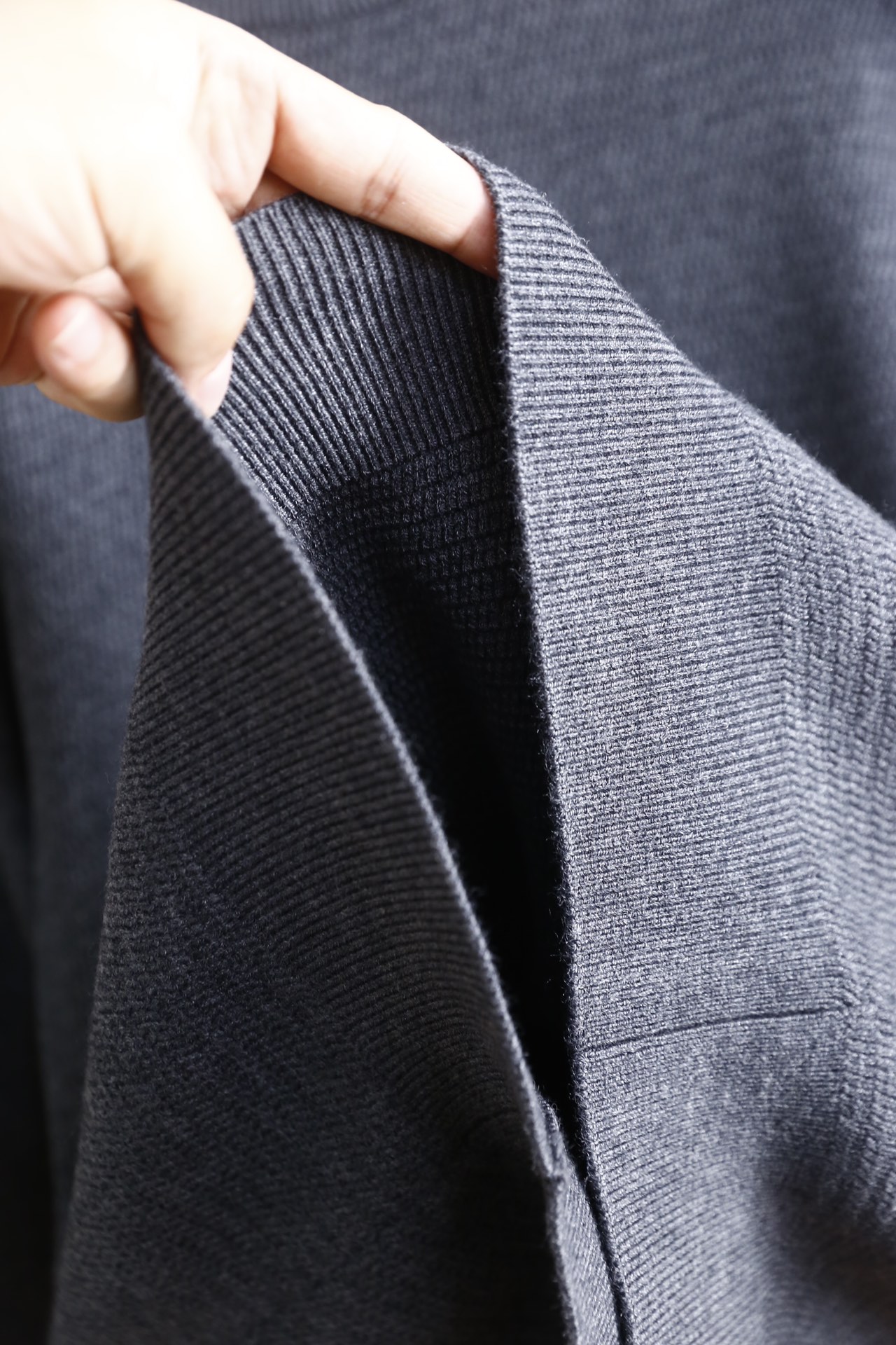 🔥TB.25秋冬新品！时尚男士半高领针织衫，含29.6%绵羊毛面料混纺制成，兼具绵羊毛的柔软亲肤特性与混