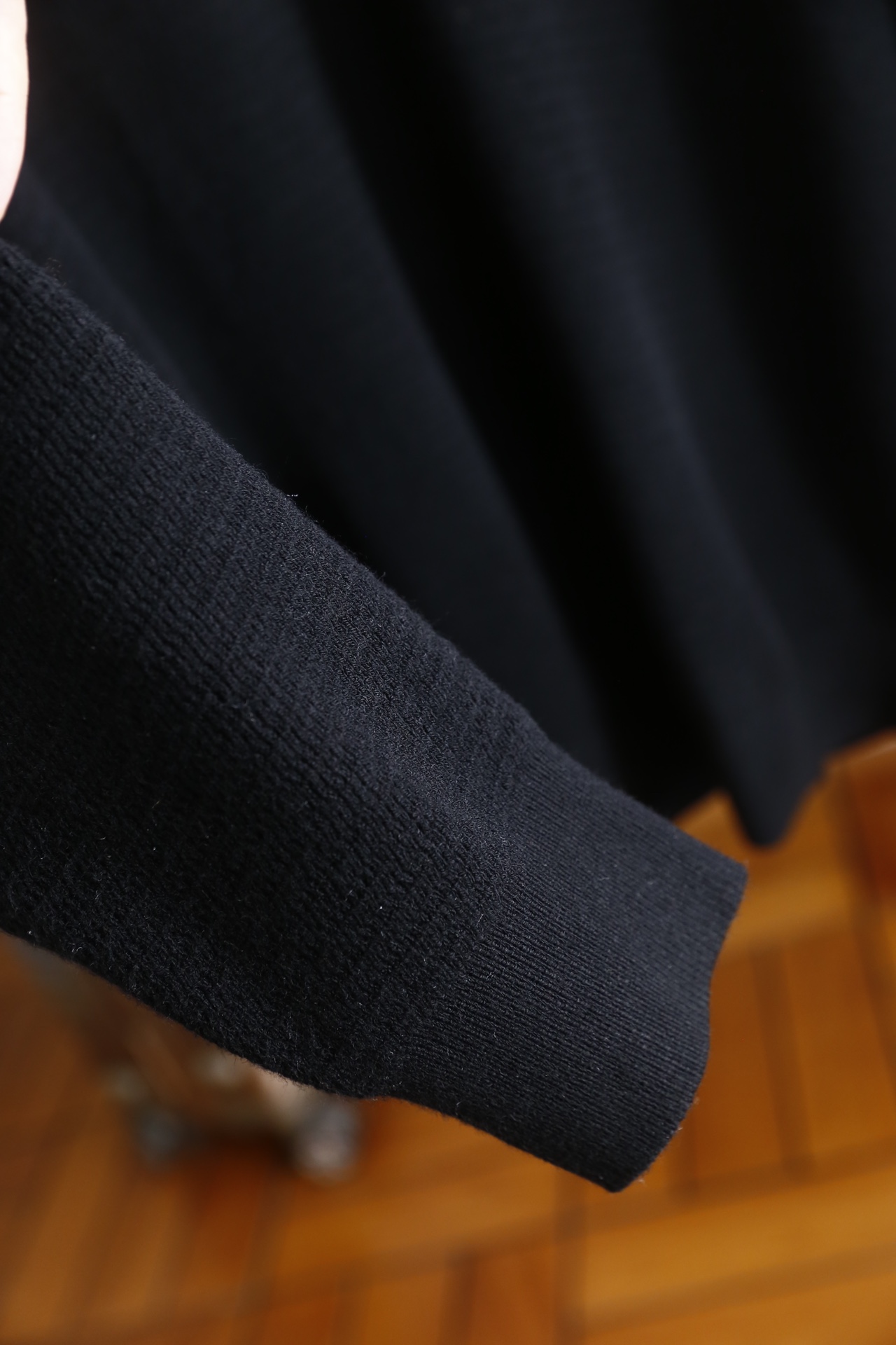 🔥TB.25秋冬新品！时尚男士半高领针织衫，含29.6%绵羊毛面料混纺制成，兼具绵羊毛的柔软亲肤特性与混