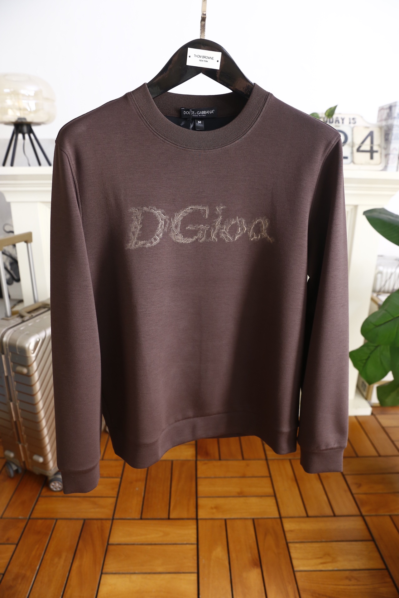 🔥迪奥.25秋冬新品！时尚男士百搭圆领长袖卫衣，以聚酯纤维面料打造，面料具备良好的抗皱性与耐磨性，触感柔