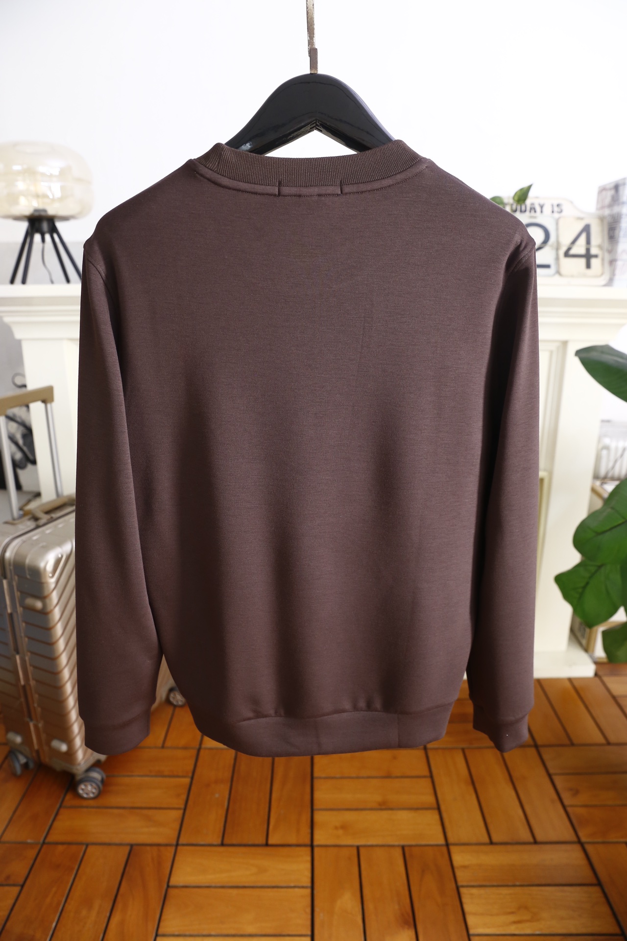 🔥迪奥.25秋冬新品！时尚男士百搭圆领长袖卫衣，以聚酯纤维面料打造，面料具备良好的抗皱性与耐磨性，触感柔