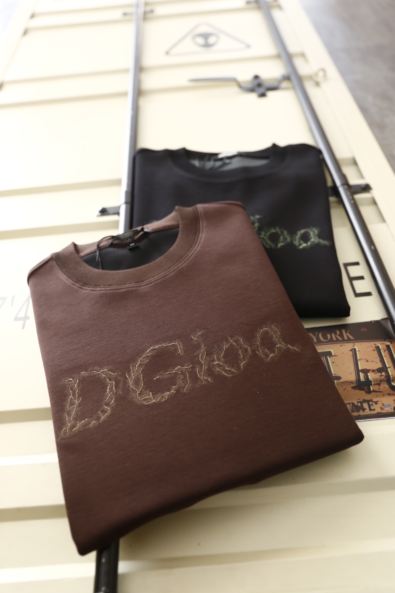 🔥迪奥.25秋冬新品！时尚男士百搭圆领长袖卫衣，以聚酯纤维面料打造，面料具备良好的抗皱性与耐磨性，触感柔