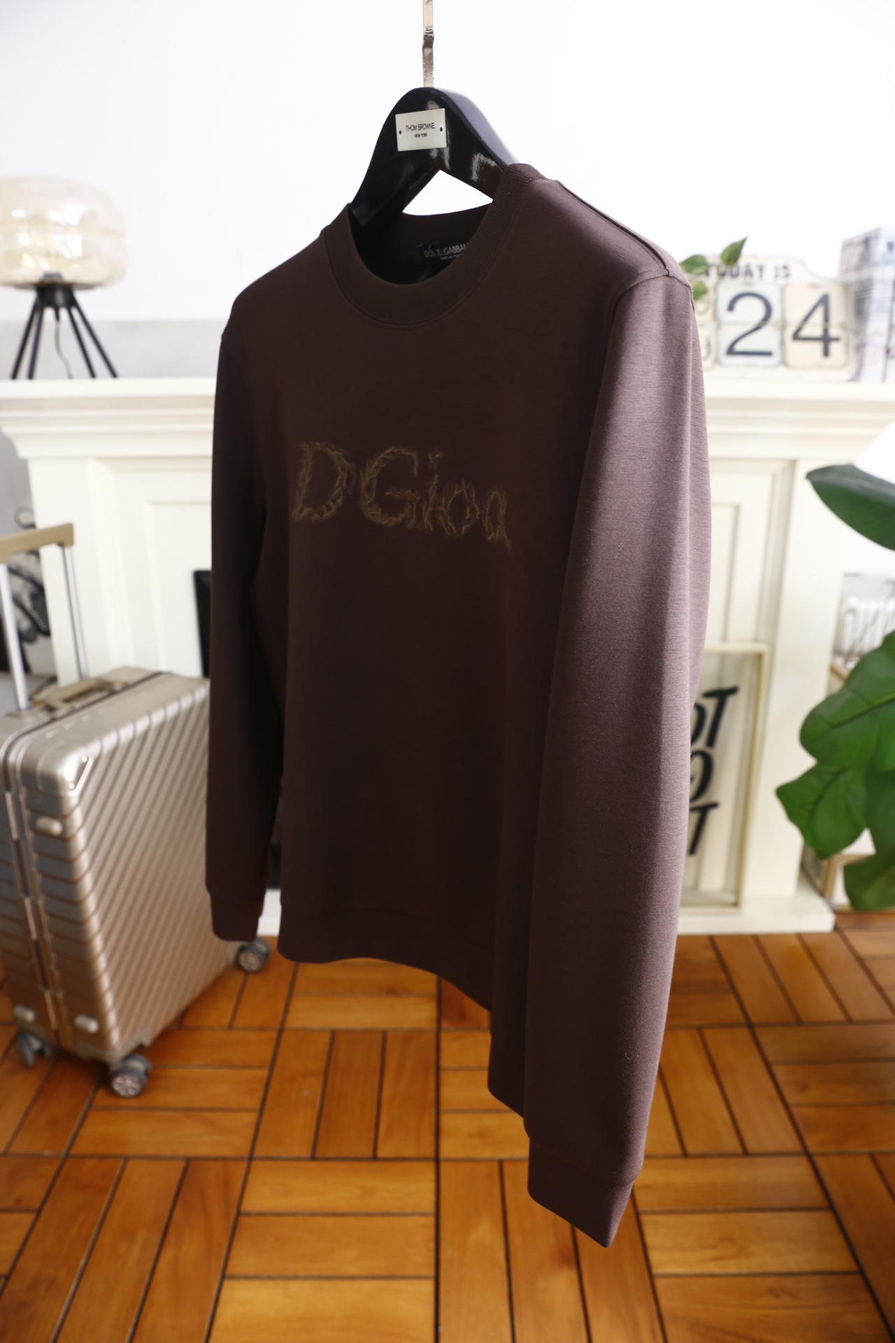 🔥迪奥.25秋冬新品！时尚男士百搭圆领长袖卫衣，以聚酯纤维面料打造，面料具备良好的抗皱性与耐磨性，触感柔