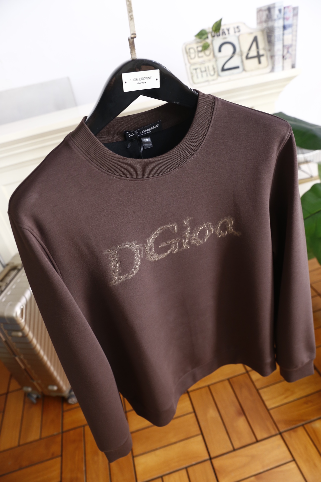 🔥迪奥.25秋冬新品！时尚男士百搭圆领长袖卫衣，以聚酯纤维面料打造，面料具备良好的抗皱性与耐磨性，触感柔