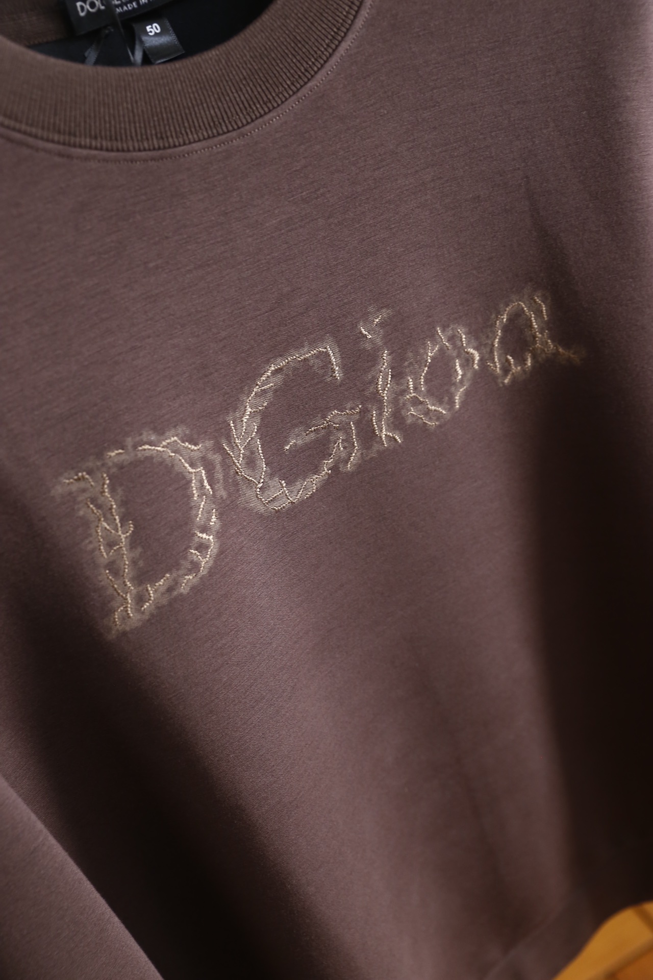 🔥迪奥.25秋冬新品！时尚男士百搭圆领长袖卫衣，以聚酯纤维面料打造，面料具备良好的抗皱性与耐磨性，触感柔