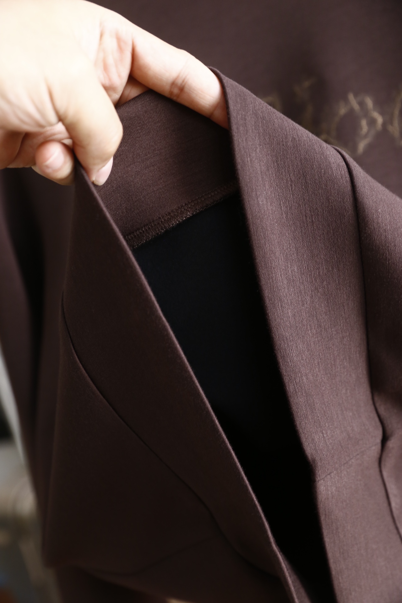 🔥迪奥.25秋冬新品！时尚男士百搭圆领长袖卫衣，以聚酯纤维面料打造，面料具备良好的抗皱性与耐磨性，触感柔