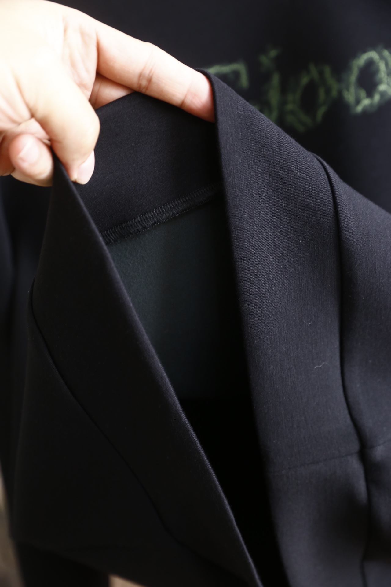 🔥迪奥.25秋冬新品！时尚男士百搭圆领长袖卫衣，以聚酯纤维面料打造，面料具备良好的抗皱性与耐磨性，触感柔