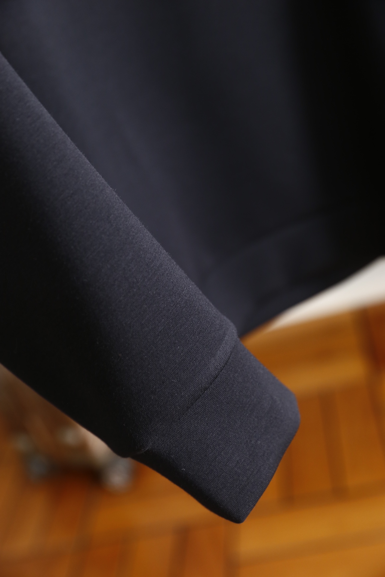 🔥迪奥.25秋冬新品！时尚男士百搭圆领长袖卫衣，以聚酯纤维面料打造，面料具备良好的抗皱性与耐磨性，触感柔