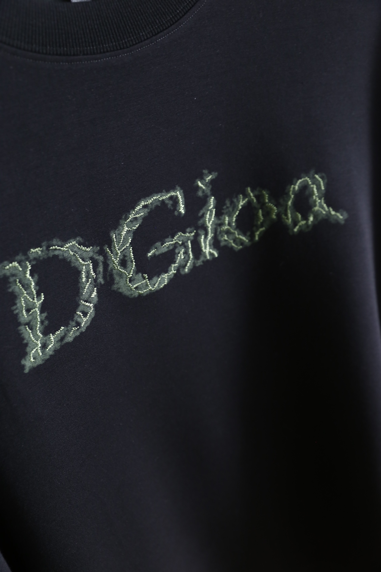 🔥迪奥.25秋冬新品！时尚男士百搭圆领长袖卫衣，以聚酯纤维面料打造，面料具备良好的抗皱性与耐磨性，触感柔