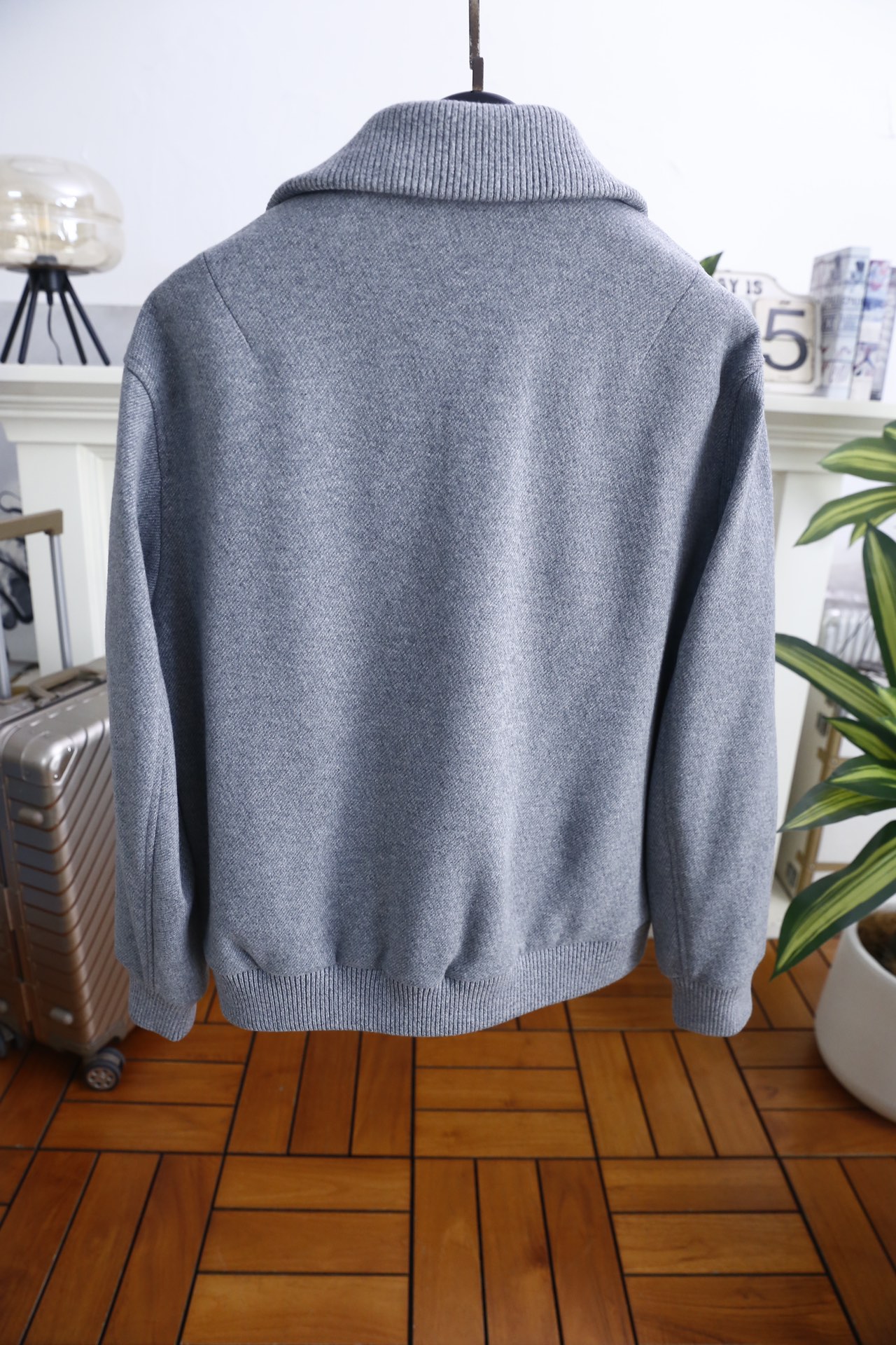 🔥lP🆕.25秋冬新款🆕男士翻领绵羊毛夹克，采用纯绵羊毛面料制作，质地厚实且保暖性出众，翻领设计贴合颈部