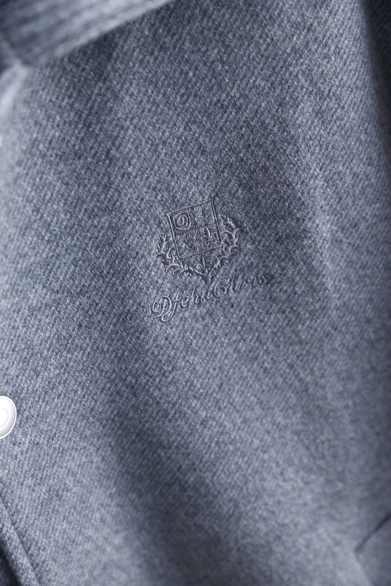 🔥lP🆕.25秋冬新款🆕男士翻领绵羊毛夹克，采用纯绵羊毛面料制作，质地厚实且保暖性出众，翻领设计贴合颈部