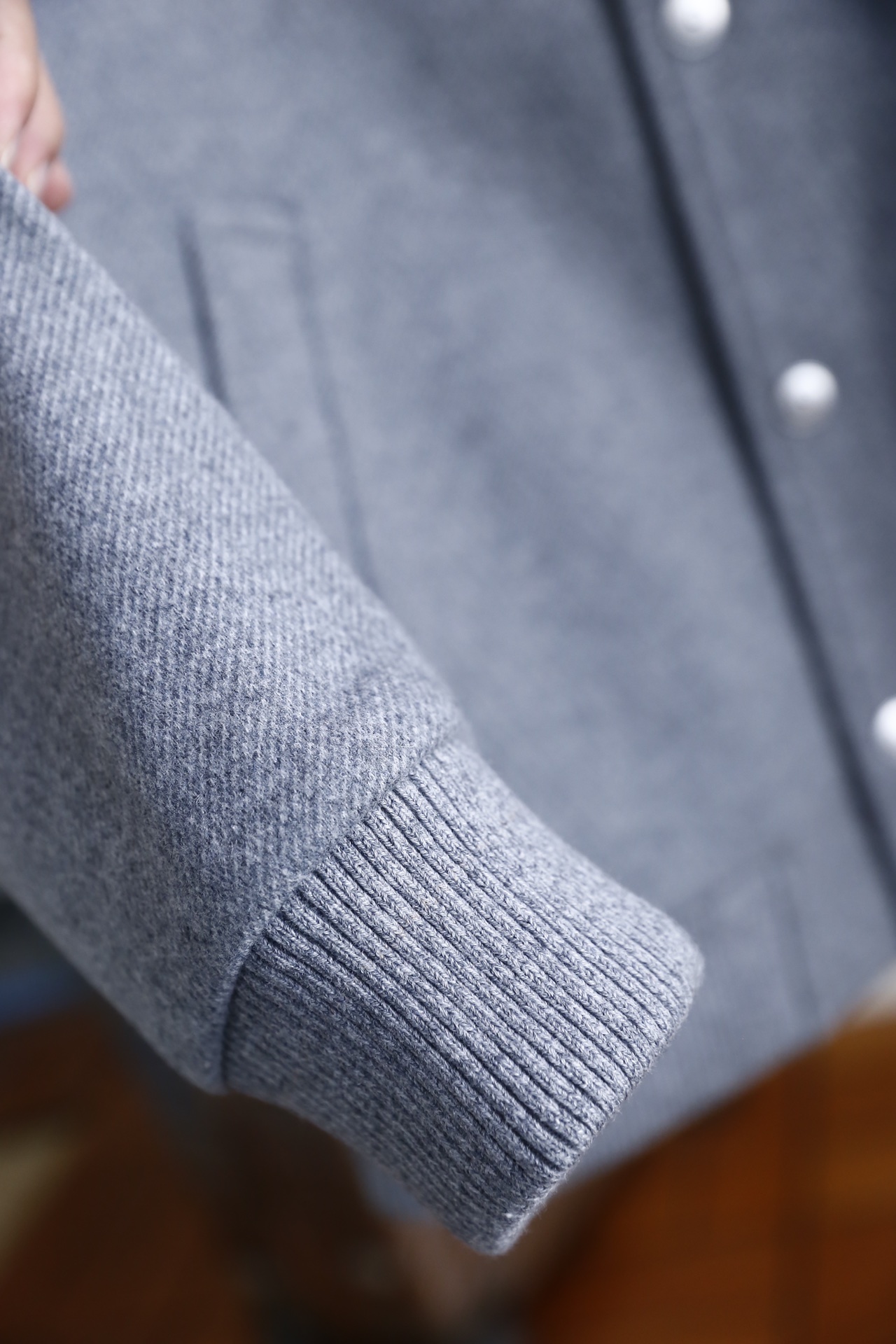 🔥lP🆕.25秋冬新款🆕男士翻领绵羊毛夹克，采用纯绵羊毛面料制作，质地厚实且保暖性出众，翻领设计贴合颈部