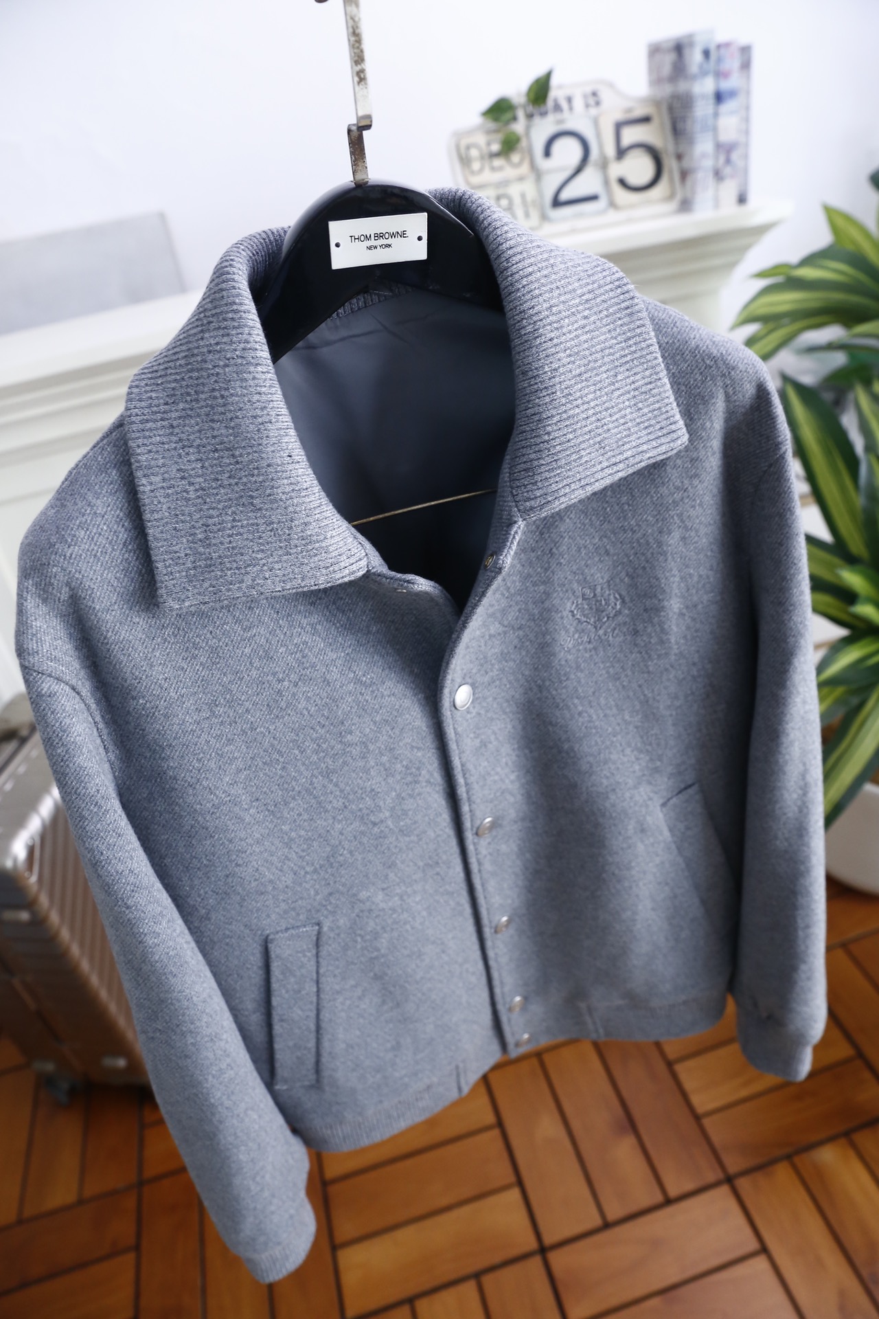 🔥lP🆕.25秋冬新款🆕男士翻领绵羊毛夹克，采用纯绵羊毛面料制作，质地厚实且保暖性出众，翻领设计贴合颈部