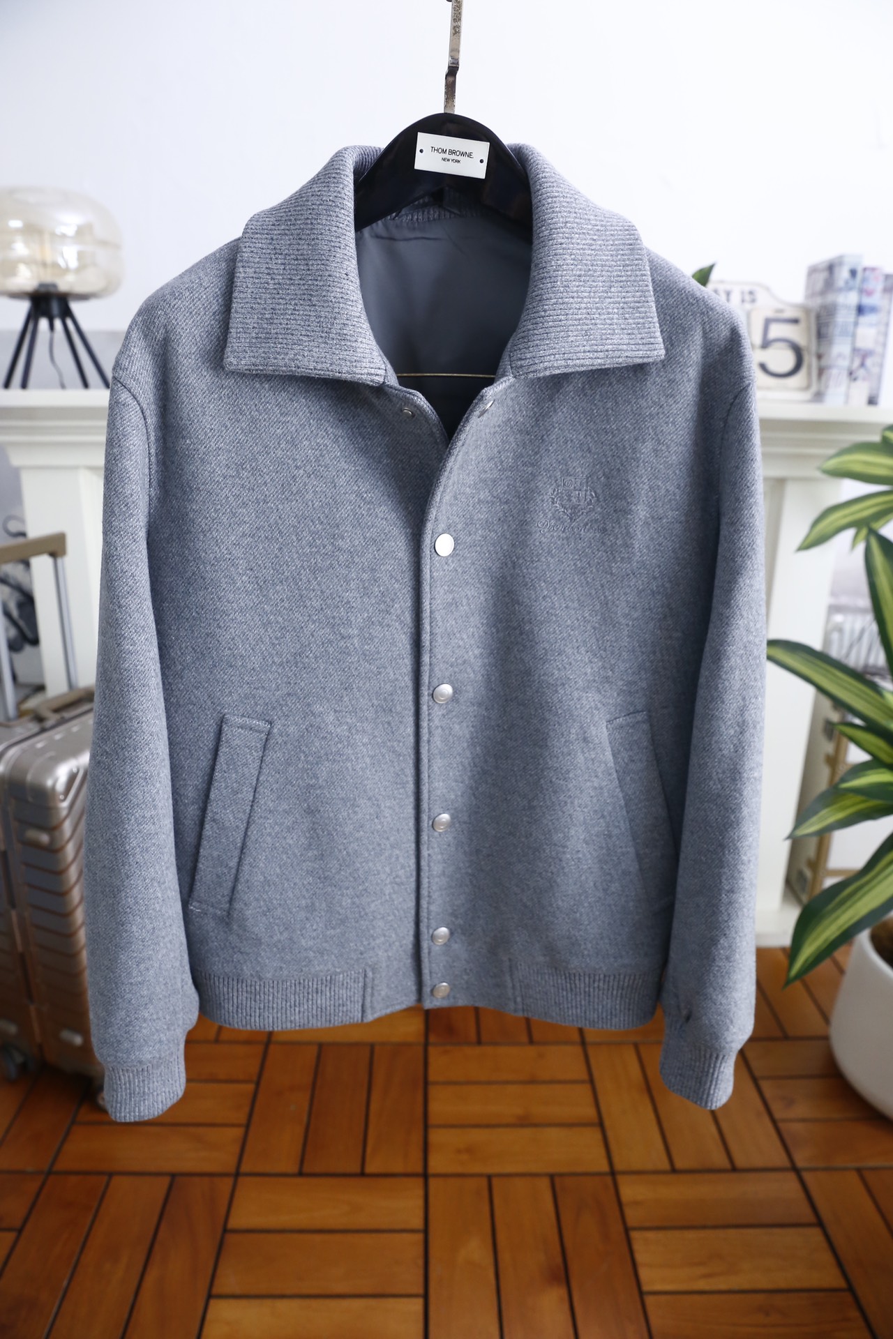 🔥lP🆕.25秋冬新款🆕男士翻领绵羊毛夹克，采用纯绵羊毛面料制作，质地厚实且保暖性出众，翻领设计贴合颈部