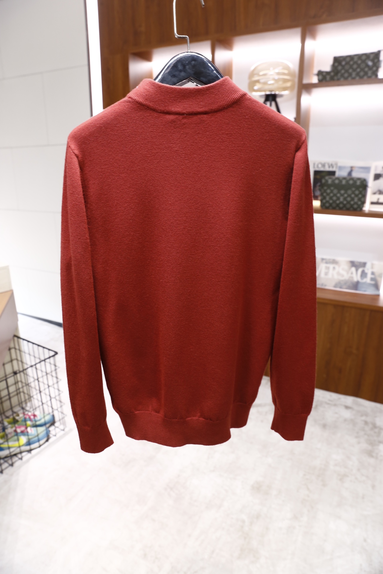 🔥路易威*/LV.25秋冬新品！时尚男士百搭半高领毛衫！选用细腻羊毛混纺面料制作，半高领领口设计贴合颈部