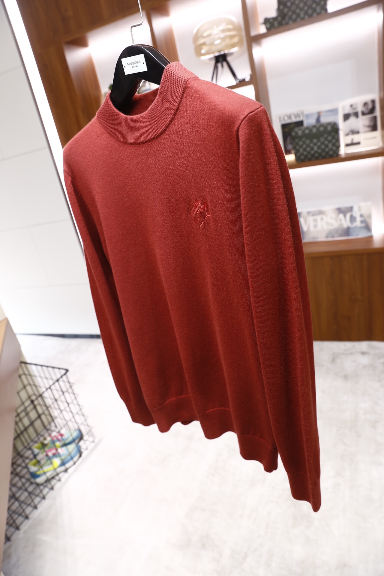 🔥路易威*/LV.25秋冬新品！时尚男士百搭半高领毛衫！选用细腻羊毛混纺面料制作，半高领领口设计贴合颈部