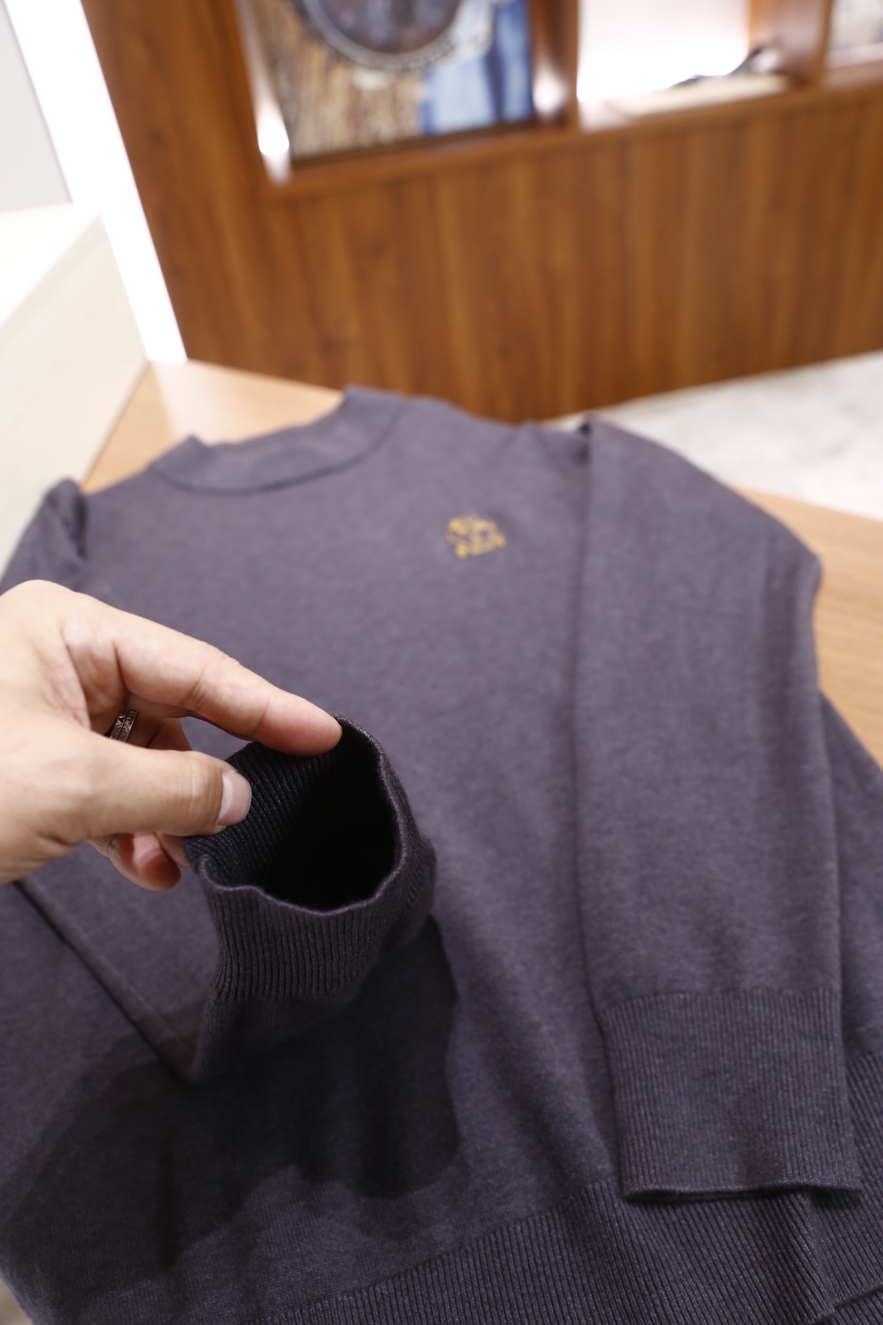 🔥Bc.25秋冬新品！时尚男士百搭半高领毛衫！选用细腻羊毛混纺面料制作，半高领领口设计贴合颈部且无紧绷感