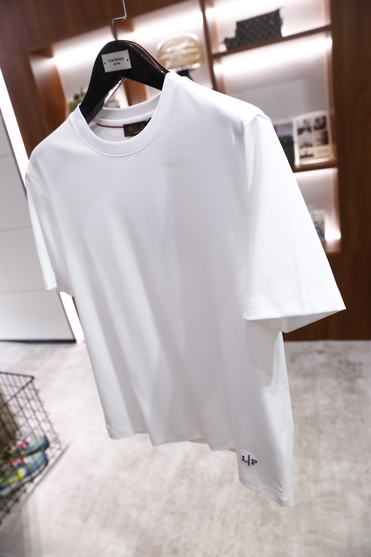 🔥lP🆕.26早春新品！时尚男士圆领短袖T恤，采用简约净版设计，圆领领口贴合颈部线条，短袖剪裁符合常规版