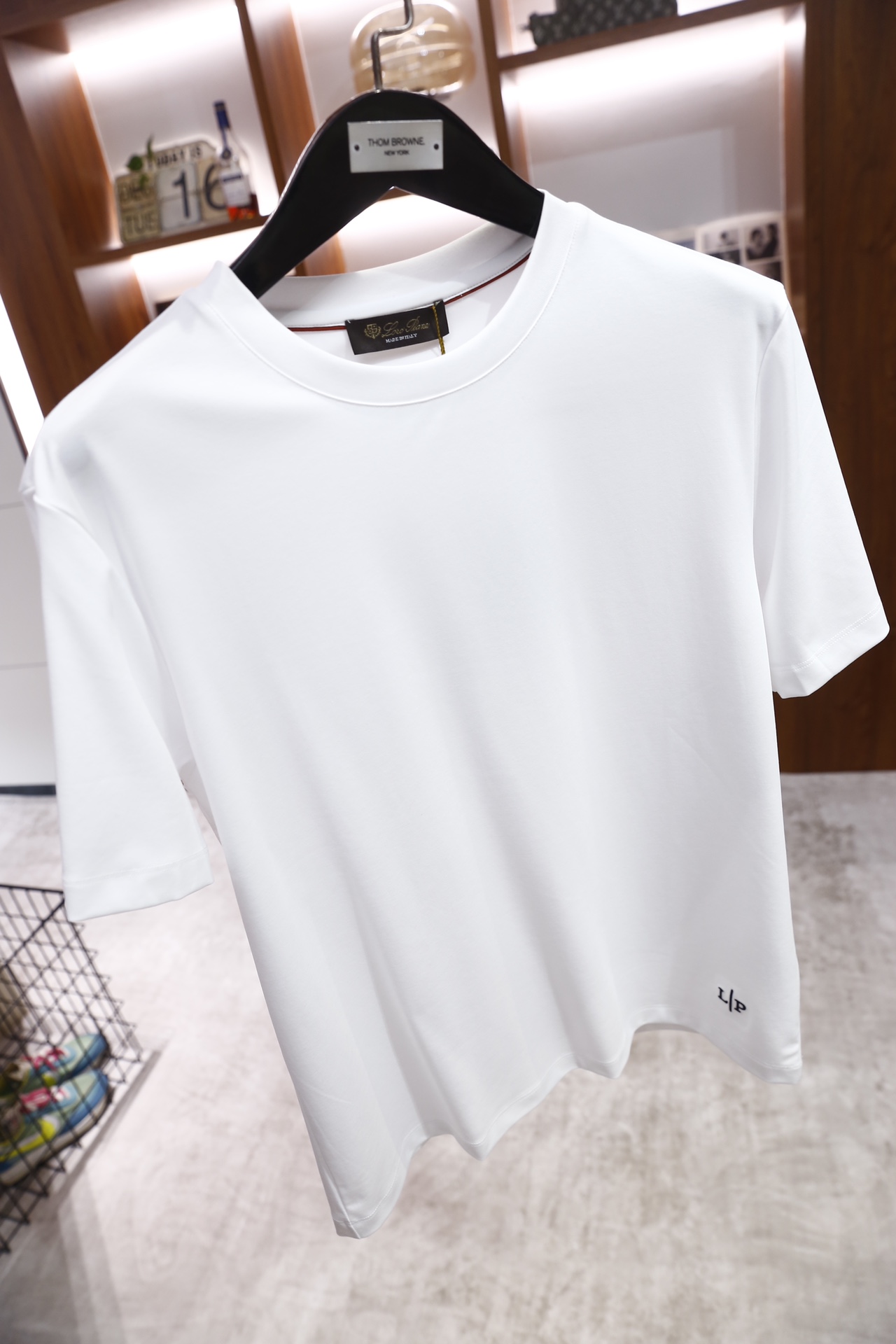 🔥lP🆕.26早春新品！时尚男士圆领短袖T恤，采用简约净版设计，圆领领口贴合颈部线条，短袖剪裁符合常规版