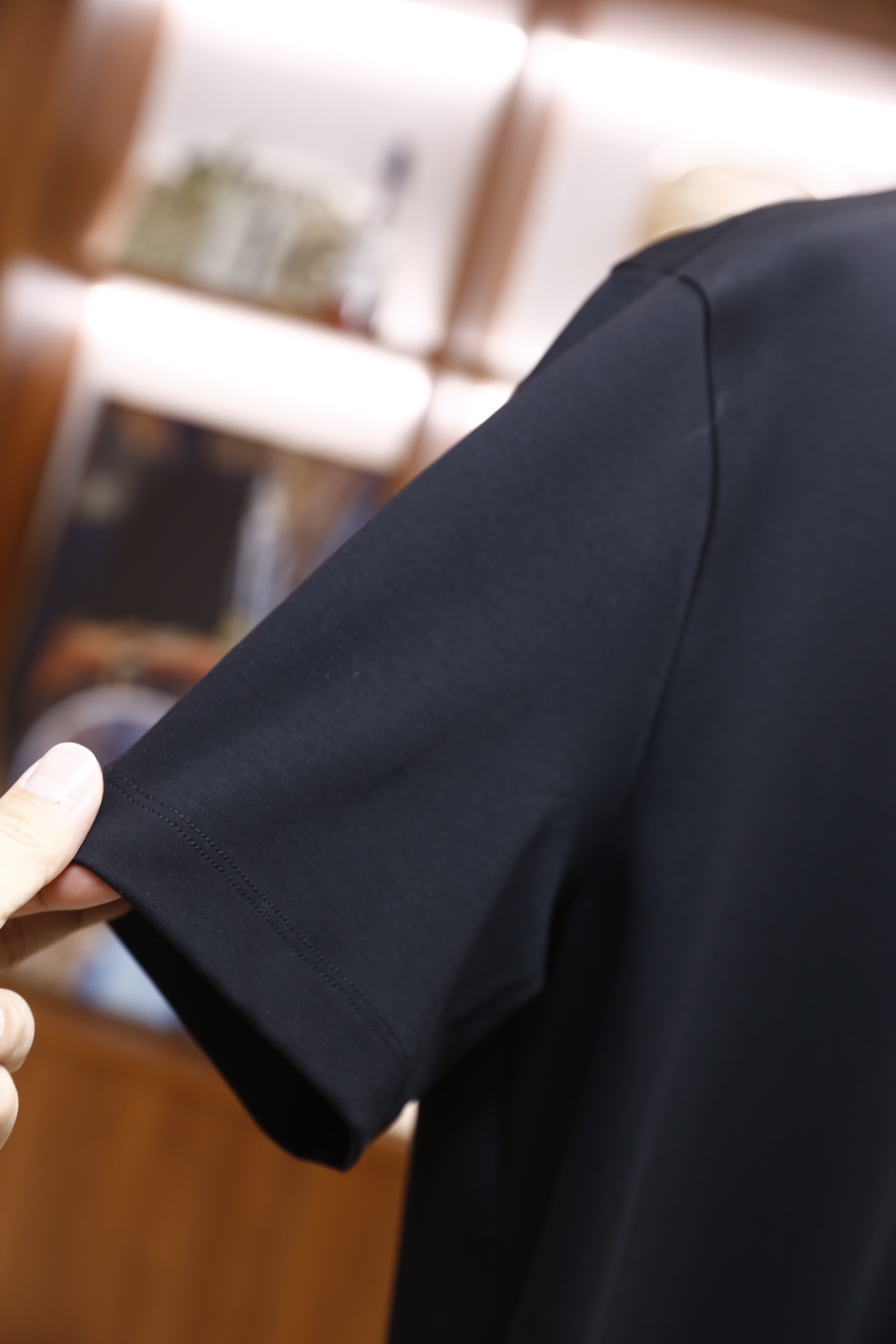 🔥lP🆕.26早春新品！时尚男士圆领短袖T恤，采用简约净版设计，圆领领口贴合颈部线条，短袖剪裁符合常规版